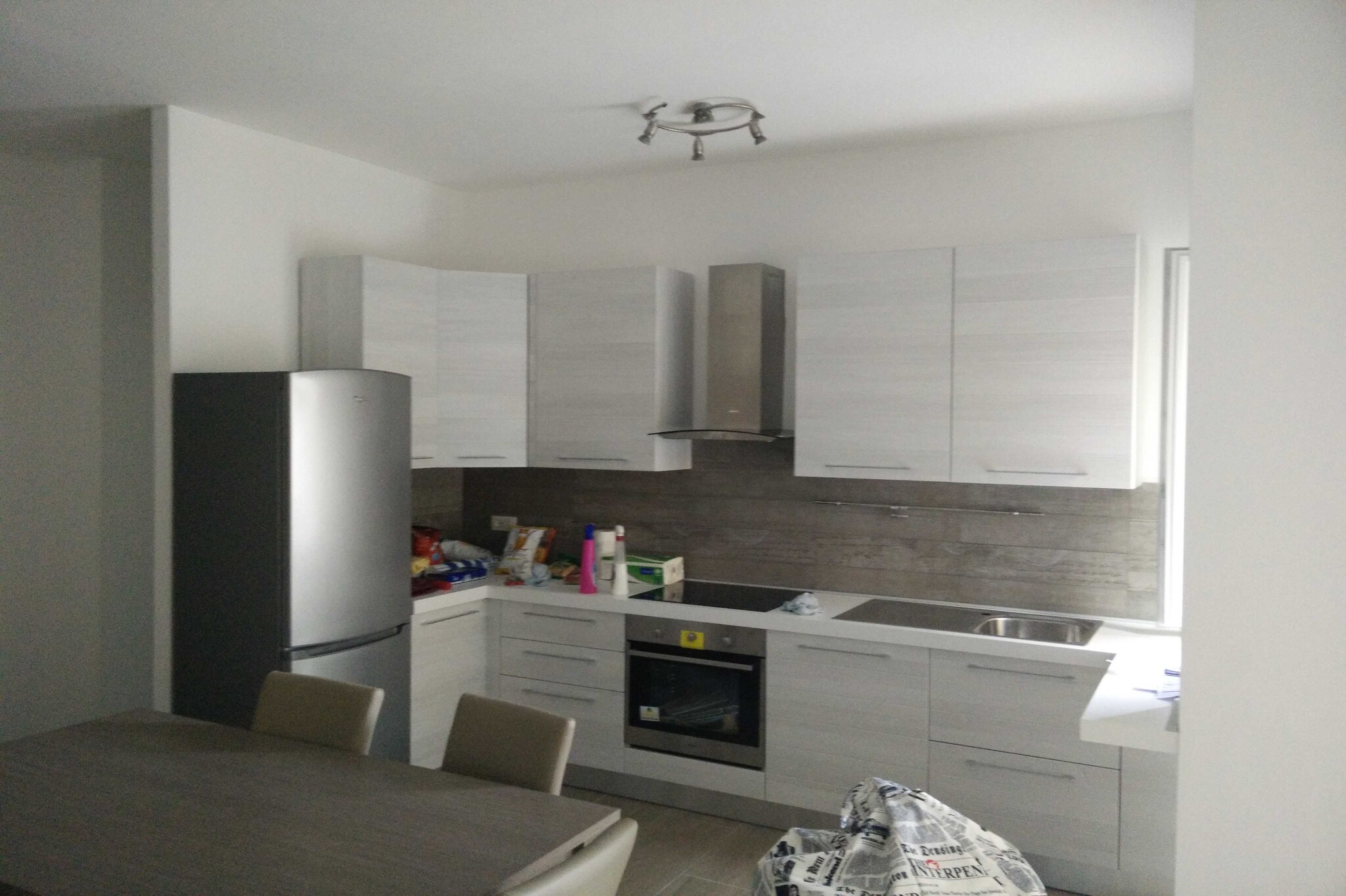 Ground floor: (Living room(TV, seating area), Kitchen(hob, electric kettle, toaster, coffee machine, microwave, fridge), bedroom(double bed), bathroom(shower, washbasin, toilet))\n\nHot Water, heating
