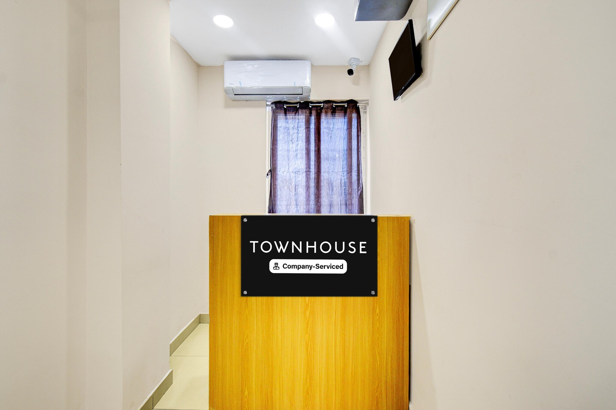 Ground floor: (bedroom(TV, seating area, electric kettle, air conditioning, telephone, Floor mattress), bathroom(double bed, bathtub or shower, shower, washbasin, toilet, Towels incl., shampoo, body soap, hot water), lift)