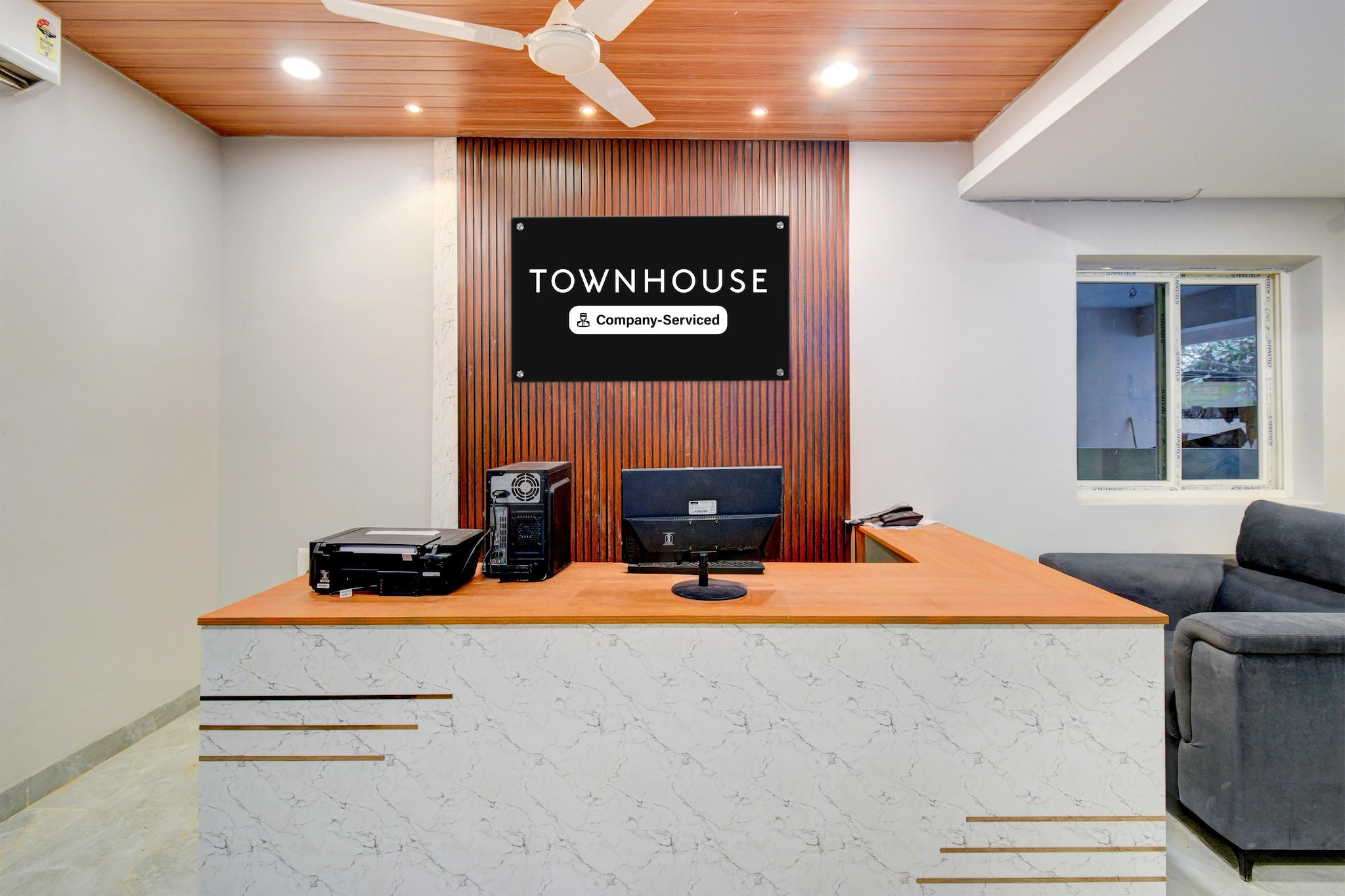 Ground floor: (bedroom(TV, seating area, electric kettle, air conditioning, telephone, Floor mattress), bathroom(double bed, bathtub or shower, shower, washbasin, toilet, Towels incl., shampoo, body soap, hot water), lift)