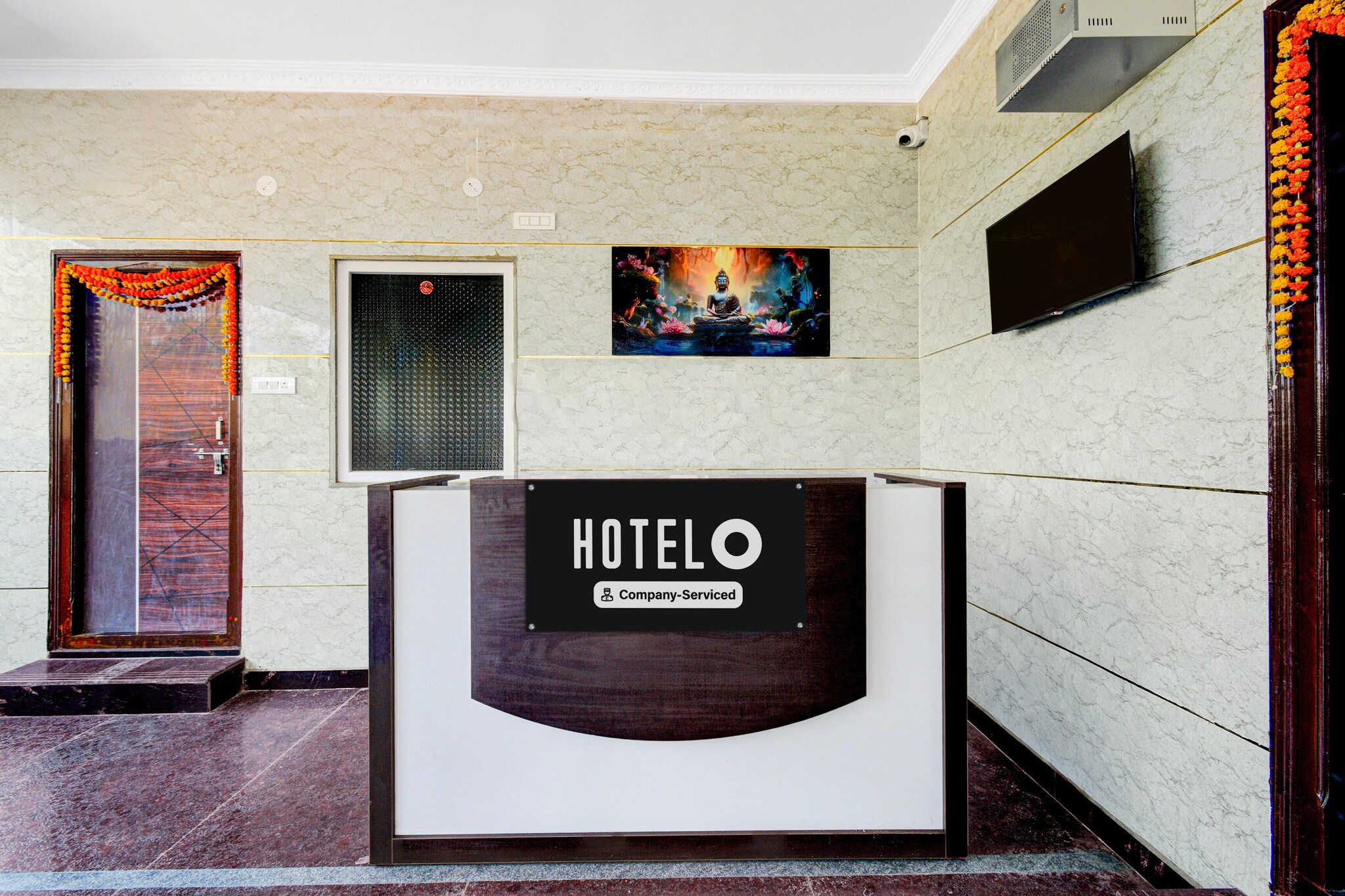 Ground floor: (bedroom(TV, seating area, electric kettle, air conditioning, telephone, Floor mattress), bathroom(double bed, bathtub or shower, shower, washbasin, toilet, Towels incl., shampoo, body soap, hot water), lift)