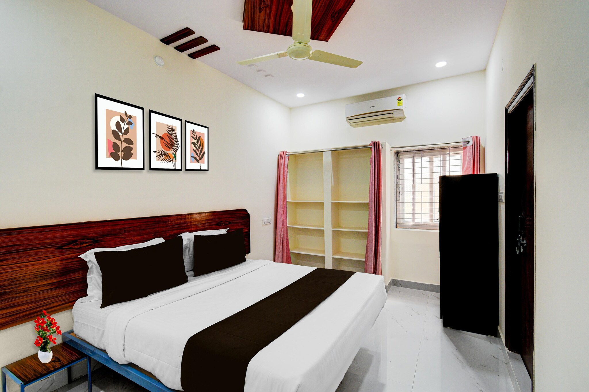 Comfortable Accommodations: Hotel O Infosys Pocharam Hyderabad in Hyderabad offers family rooms with air-conditioning, private bathrooms, work desks, and free WiFi. Each room includes a seating area, TV, and free toiletries.
Dining Experience: The family-friendly restaurant serves Indian cuisine in a welcoming ambience. Guests can enjoy meals in a relaxed setting, enhancing their overall dining experience.
Convenient Facilities: The hotel features a lift, 24-hour front desk, daily housekeeping service, room service, and luggage storage. Additional amenities include free toiletries, bath or shower, TV, and tiled floors.
Nearby Attractions: Located 38 km from Rajiv Gandhi International Airport, the hotel is close to City Centre Mall (14 km), Snow World (15 km), and Hussain Sagar Lake (15 km). Other attractions include Ravindra Bharathi and Golkonda Fort, each 21 km away.