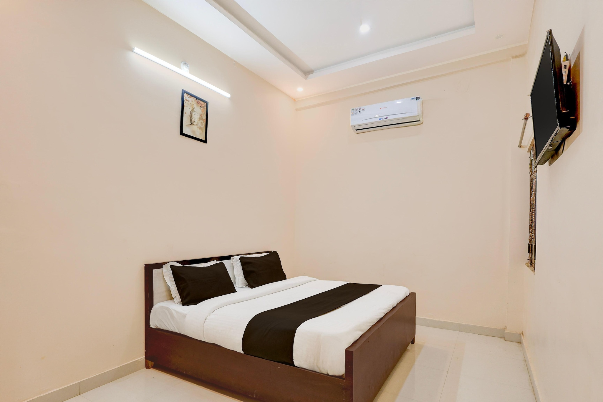 Enjoy a comfortable and hassle-free experience at our thoughtfully designed property. Each room is equipped with modern amenities, cozy bedding, and elegant decor to make you feel right at home. Located conveniently with easy access to public transport and major attractions, it's perfect for both business and leisure travelers. Cleanliness and guest comfort are our top priorities, and our team is available 24/7 to assist you throughout your stay.
 
Unmarried couples are warmly welcome at this property.
Guests with local ID proof are warmly welcome.
Foreign guests are welcome and allowed to stay at this property without any restrictions
Early Check-In Policy: A full day’s room rate will be charged for check-ins before 6:00 AM. Complimentary early check-in is available between 6:00 AM and 10:00 AM, subject to room availability.
 
Check-in is only available to guests aged 18 and above. Please provide a government-issued ID to confirm your age.
