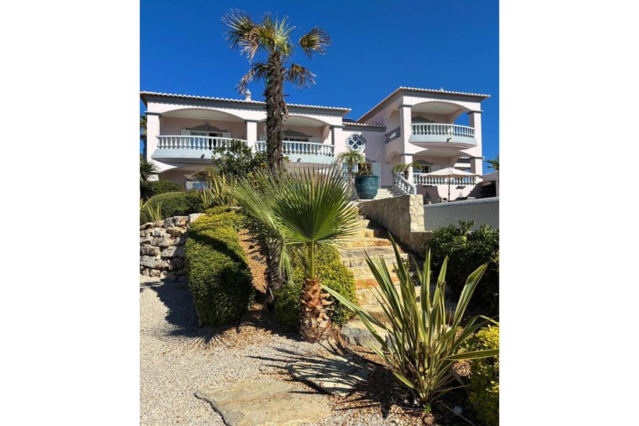 Surga 2-Buitenkant zomer