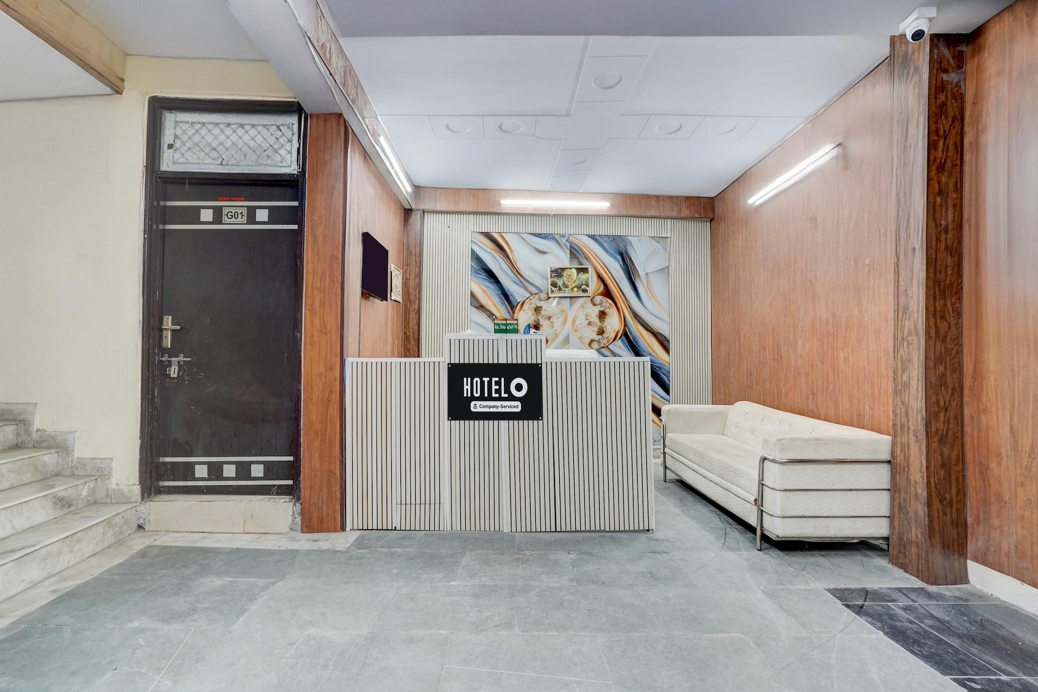 Ground floor: (bedroom(double bed, TV, seating area, air conditioning, Towels incl., telephone), bathroom(bathtub or shower, shower, washbasin, toilet, shampoo, body soap, hot water), lift)