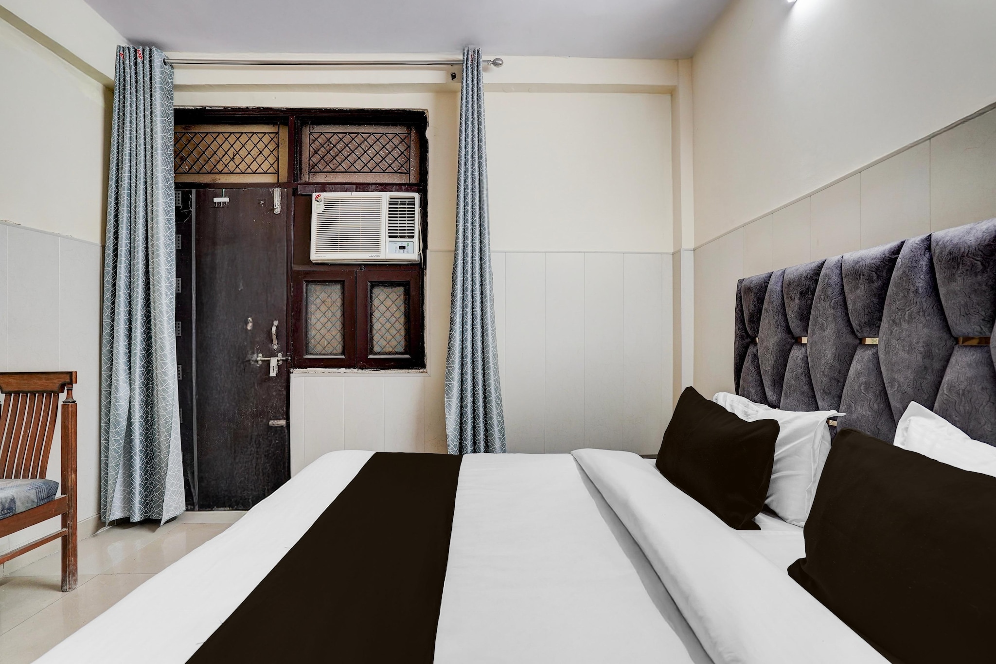 Hotel O Dwarka Mor Metro Station
