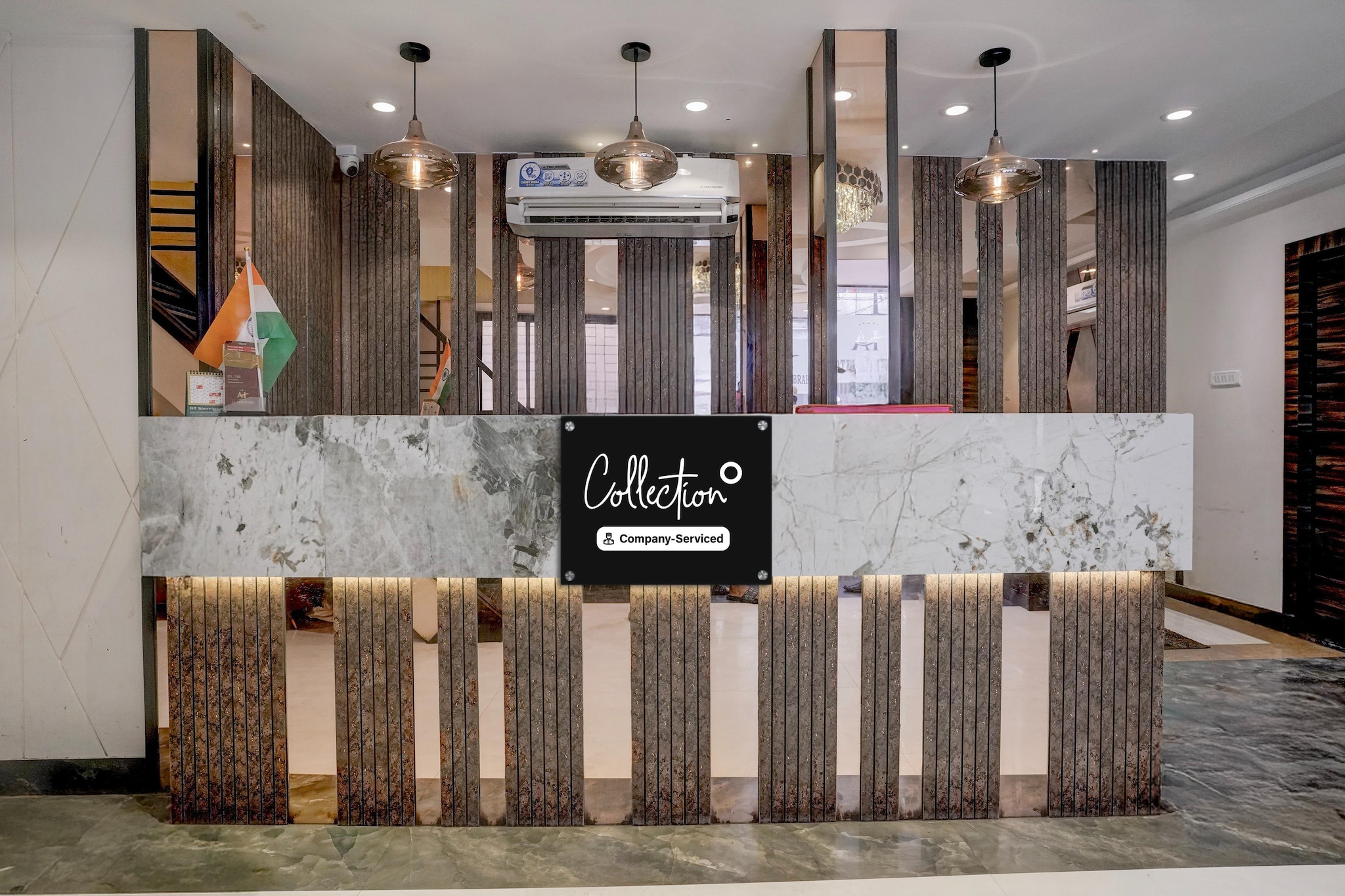 Ground floor: (bedroom(double bed, TV, seating area, air conditioning, Towels incl., telephone), bathroom(bathtub or shower, shower, washbasin, toilet, shampoo, body soap, hot water))