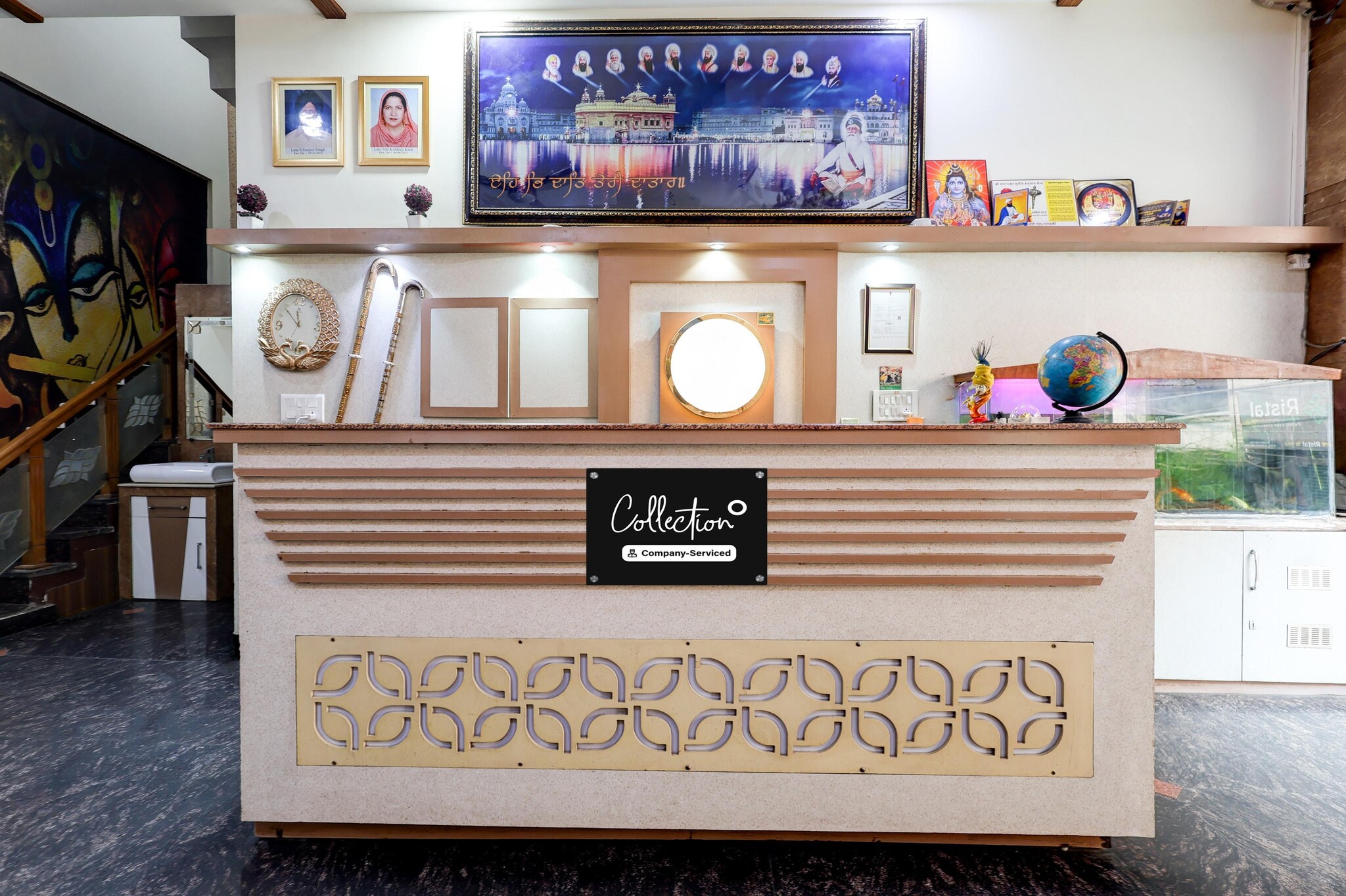 Ground floor: (bedroom(double bed, TV, seating area, electric kettle, air conditioning, telephone, Floor mattress), bathroom(bathtub or shower, shower, washbasin, toilet, Towels incl., shampoo, body soap, hot water), lift)