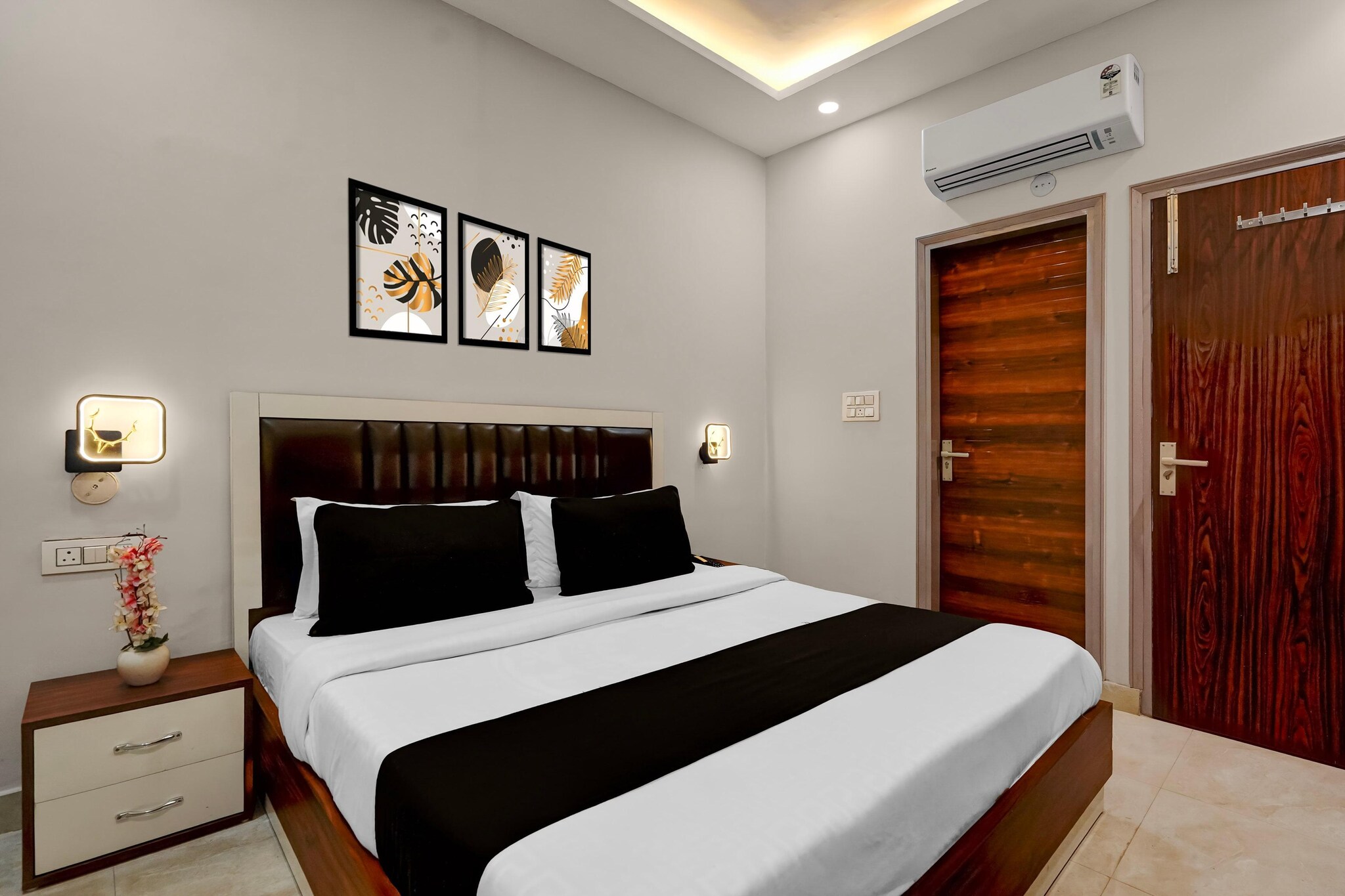 Unmarried couples are warmly welcome at this property.
Guests with local ID proof are warmly welcome.
Complimentary early check-in – Subject to availability.