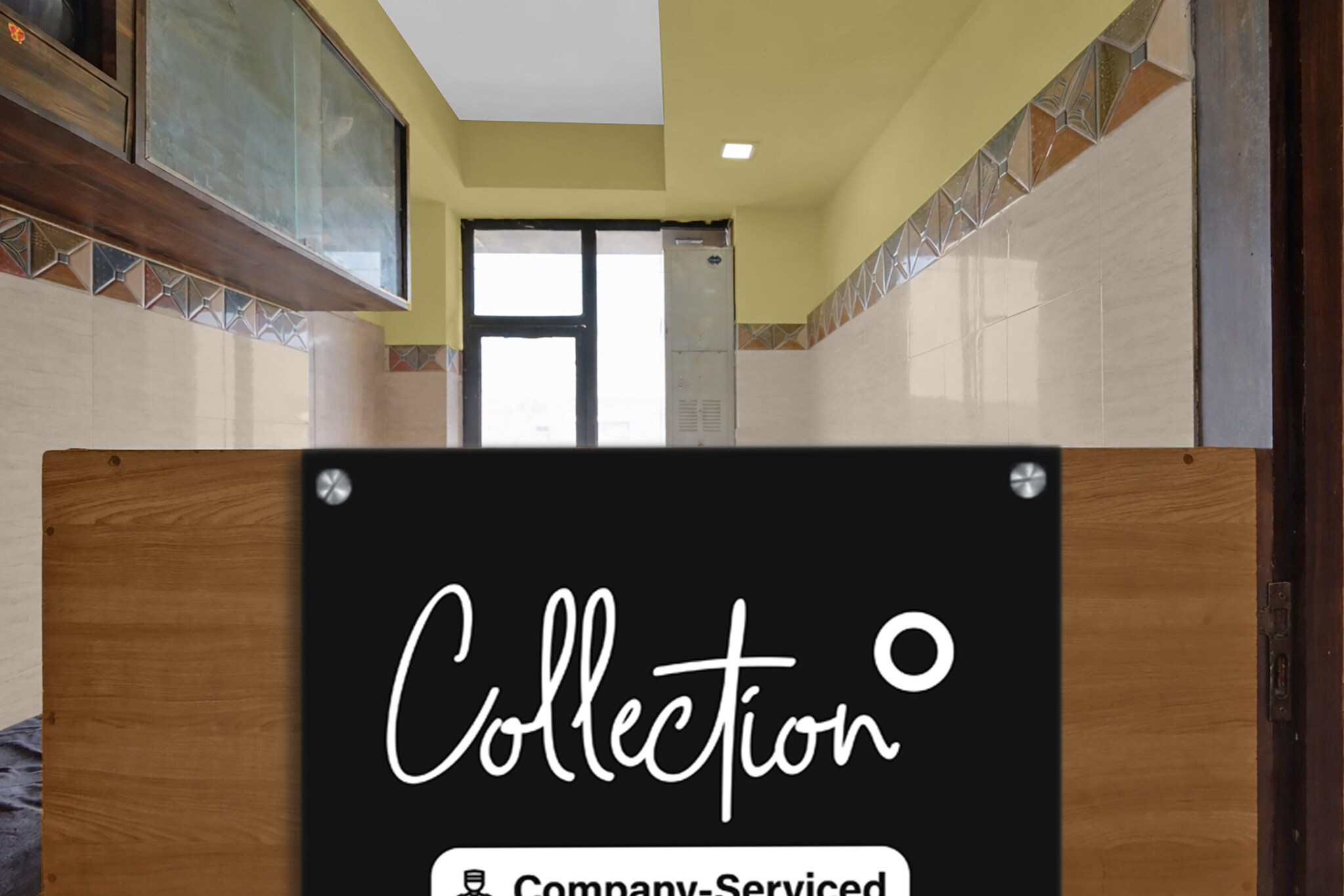 Ground floor: (bedroom(TV, seating area, air conditioning, telephone, Floor mattress), bathroom(double bed, electric kettle, bathtub or shower, shower, washbasin, toilet, Towels incl., shampoo, body soap, hot water))