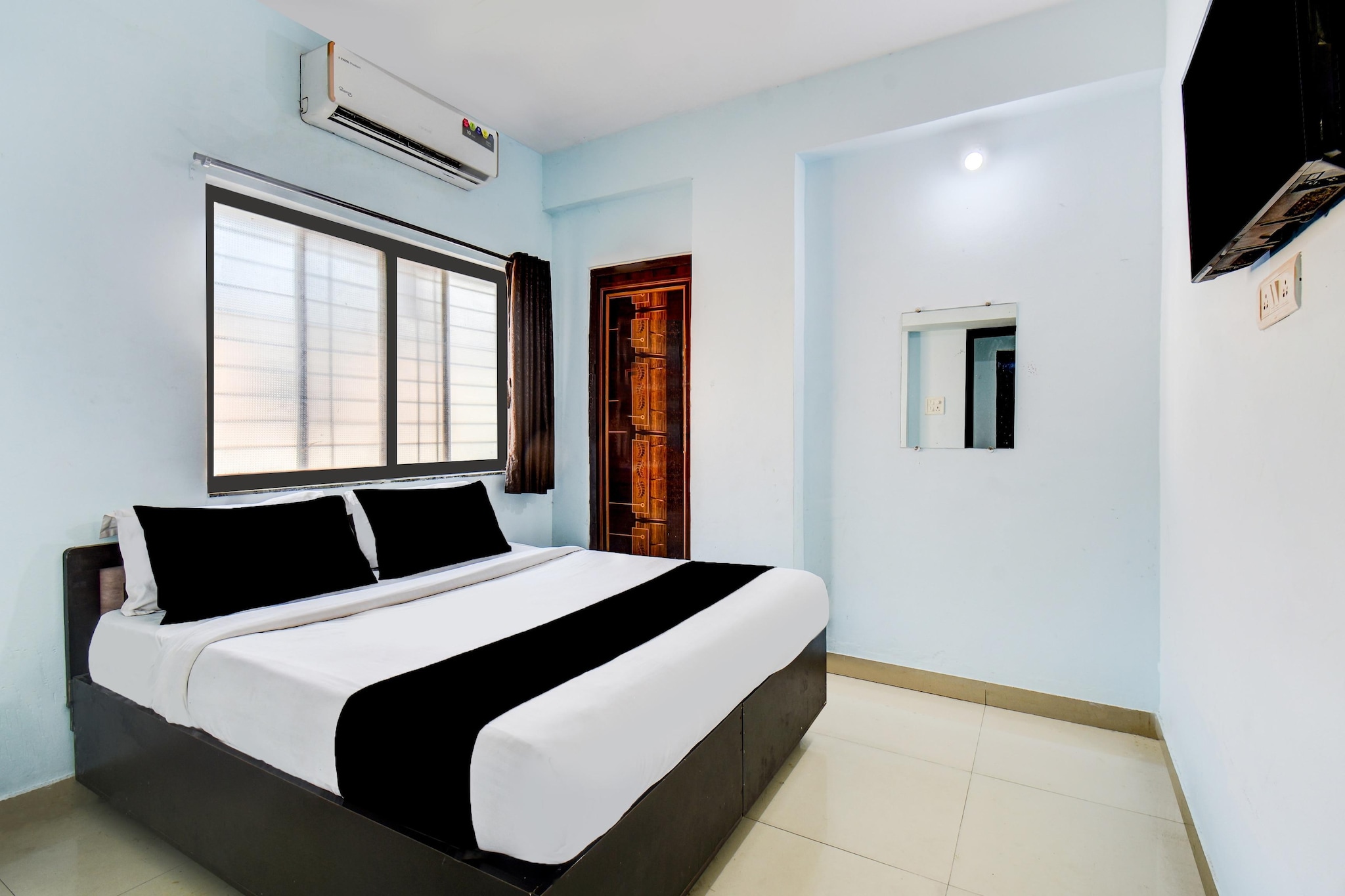 "Enjoy a comfortable and hassle-free experience at our thoughtfully designed property. Each room is equipped with modern amenities, cozy bedding, and elegant decor to make you feel right at home. Located conveniently with easy access to public transport and major attractions, it's perfect for both business and leisure travelers. Cleanliness and guest comfort are our top priorities, and our team is available 24/7 to assist you throughout your stay.
1.Unmarried couples are warmly welcome at this property.
2. Guests with local ID proof are warmly welcome.
3.Foreign guests are welcome and allowed to stay at this property without any restrictions
4.Early Check-In Policy: A full day’s room rate will be charged for check-ins before 6:00 AM. Complimentary early check-in is available between 6:00 AM and 10:00 AM, subject to room availability.
5.Check-in is only available to guests aged 18 and above. Please provide a government-issued ID to confirm your age.