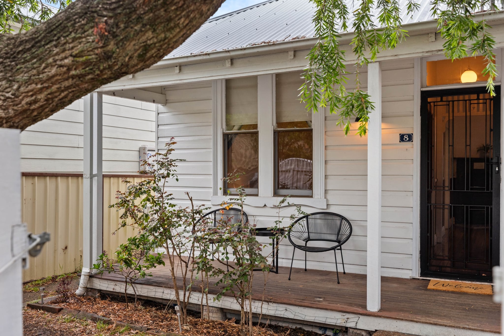 Bed Linen, Fan, Hot Water, Internet Access DSL, Wardrobe, Kitchen(dining table, stove, electric kettle, toaster, coffee machine, oven, microwave, dishwasher, fridge, freezer, dishes and cutlery, Wine glasses), bedroom(Queen Bed), bedroom(2x single bed), bathroom(tumble dryer, washing machine, iron, hairdryer, Towels/Sheets (Incl.), shampoo, body soap, Essentials, Conditioner, Shower gel), First Aid, Indoor play area, TV, balcony or terrace, heating, air conditioning, Cooking basics, Long term stays allowed, Near Ocean, Town, Village