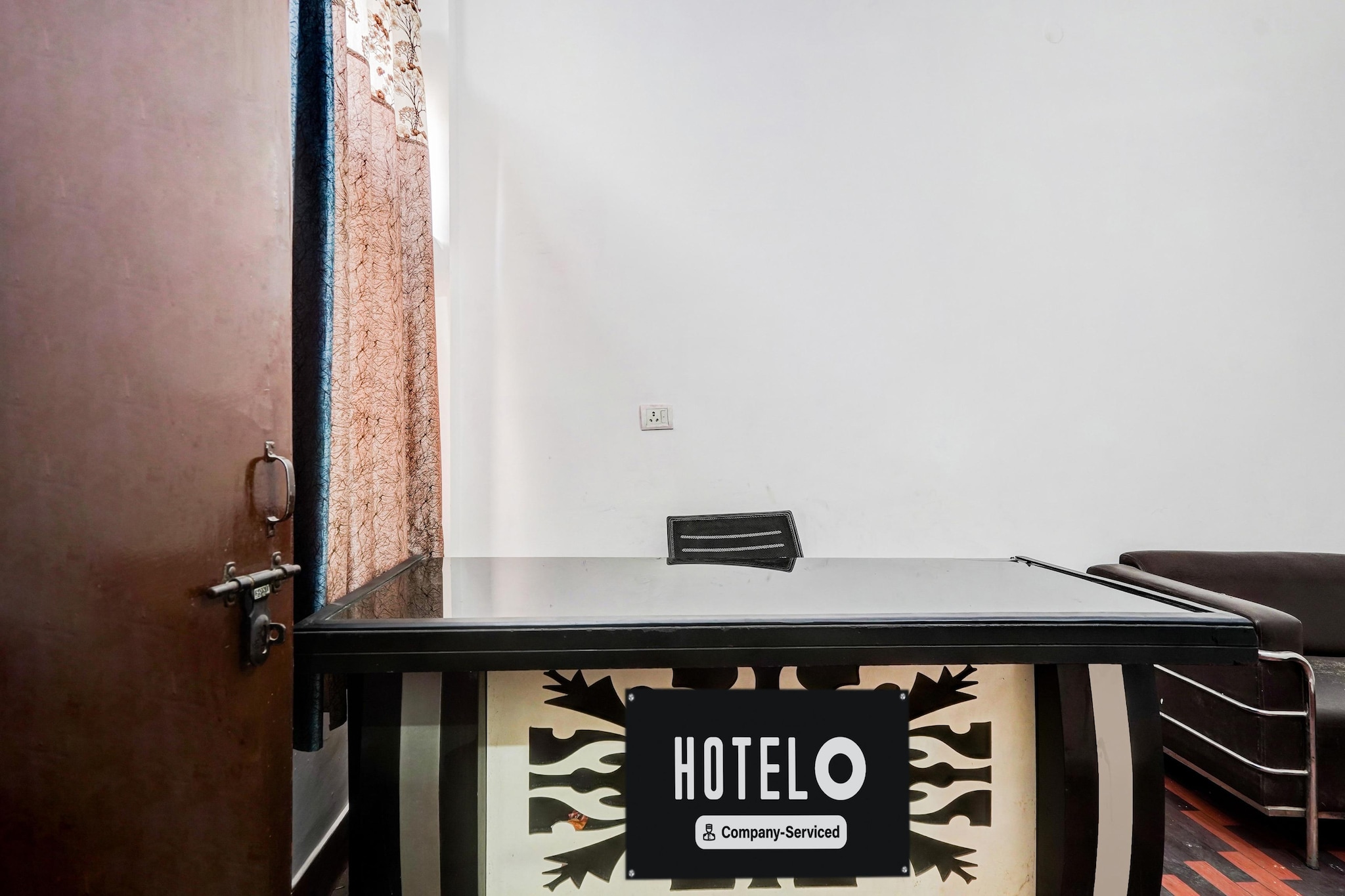 Ground floor: (bedroom(double bed, TV, seating area, air conditioning, telephone), bathroom(bathtub or shower, washbasin, toilet, Towels incl., shampoo, body soap, hot water), lift)