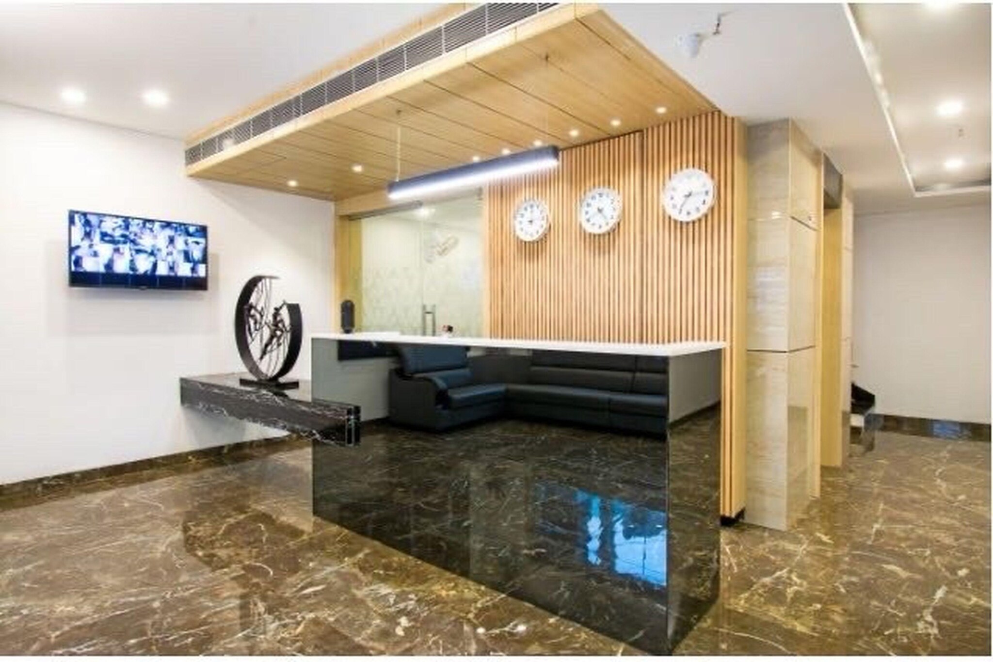 Ground floor: (bedroom(double bed, TV, seating area, air conditioning, telephone), bathroom(bathtub or shower, washbasin, toilet, Towels incl., shampoo, body soap, hot water))
