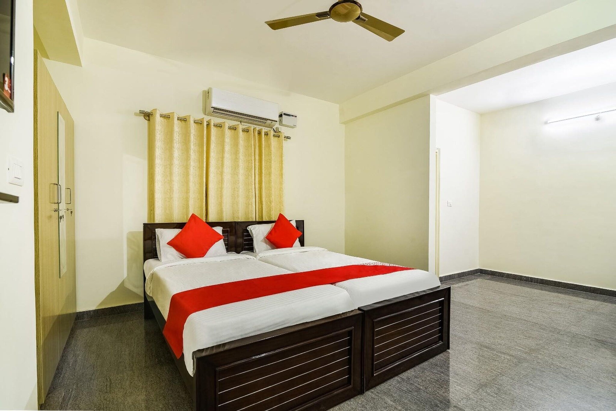 Comfortable Accommodations: Townhouse Kurnool Bus Terminal Formerly Hotel Lakshmi Pride in Kurnool offers 4-star comfort with free WiFi, air-conditioning, and private bathrooms. Each room includes a work desk, seating area, TV, and free toiletries.

Convenient Facilities: Guests benefit from a 24-hour front desk, daily housekeeping, family rooms, room service, and luggage storage. Additional amenities include a workout area, swimming pool, and tiled floors.

Prime Location: Situated 25 km from Kurnool Airport, the hotel provides easy access to local attractions. English and Hindi are spoken at the property.

