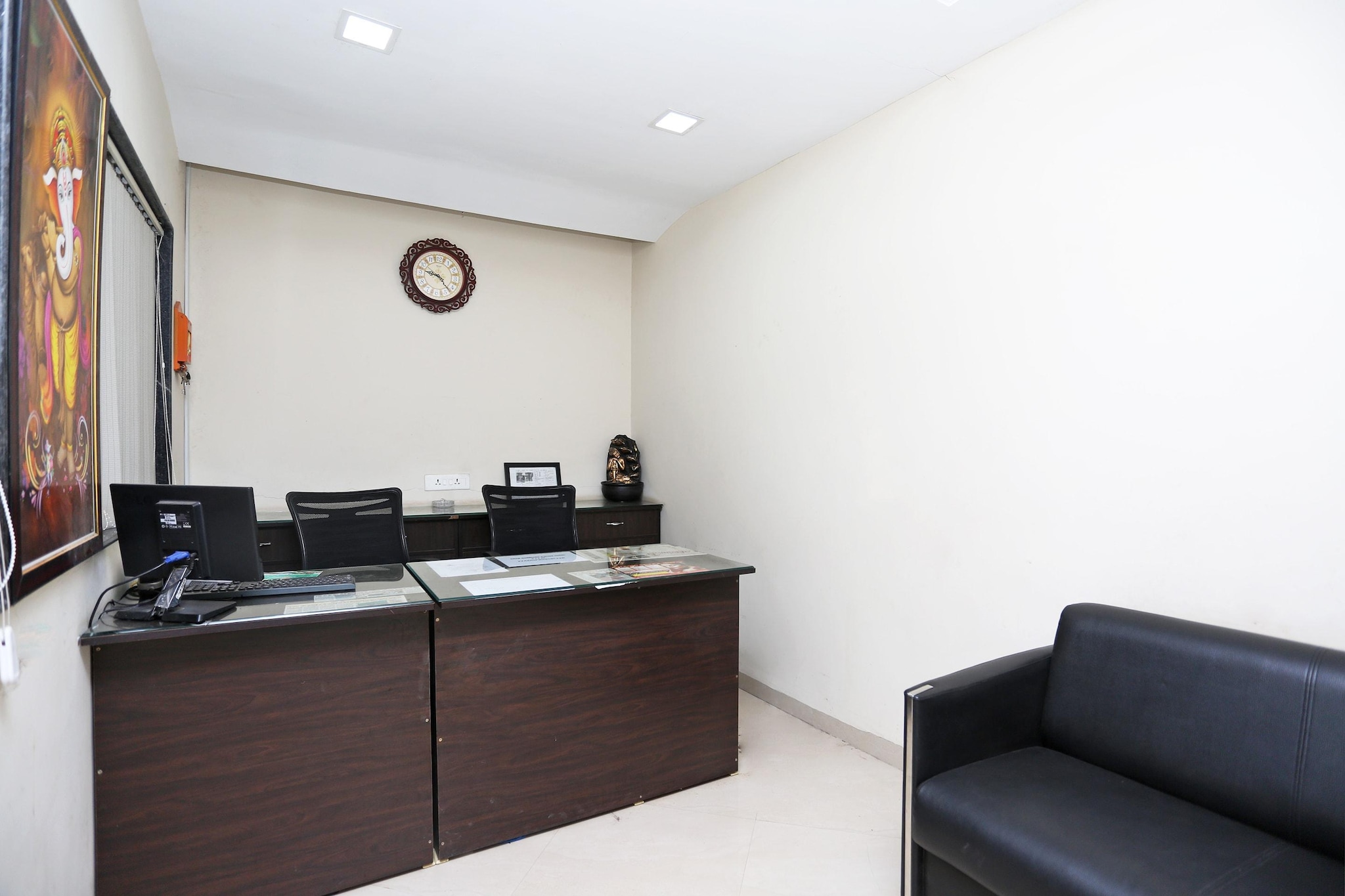 Ground floor: (bedroom(double bed, TV, seating area, air conditioning, telephone), bathroom(bathtub or shower, washbasin, toilet, Towels incl., shampoo, body soap, hot water))