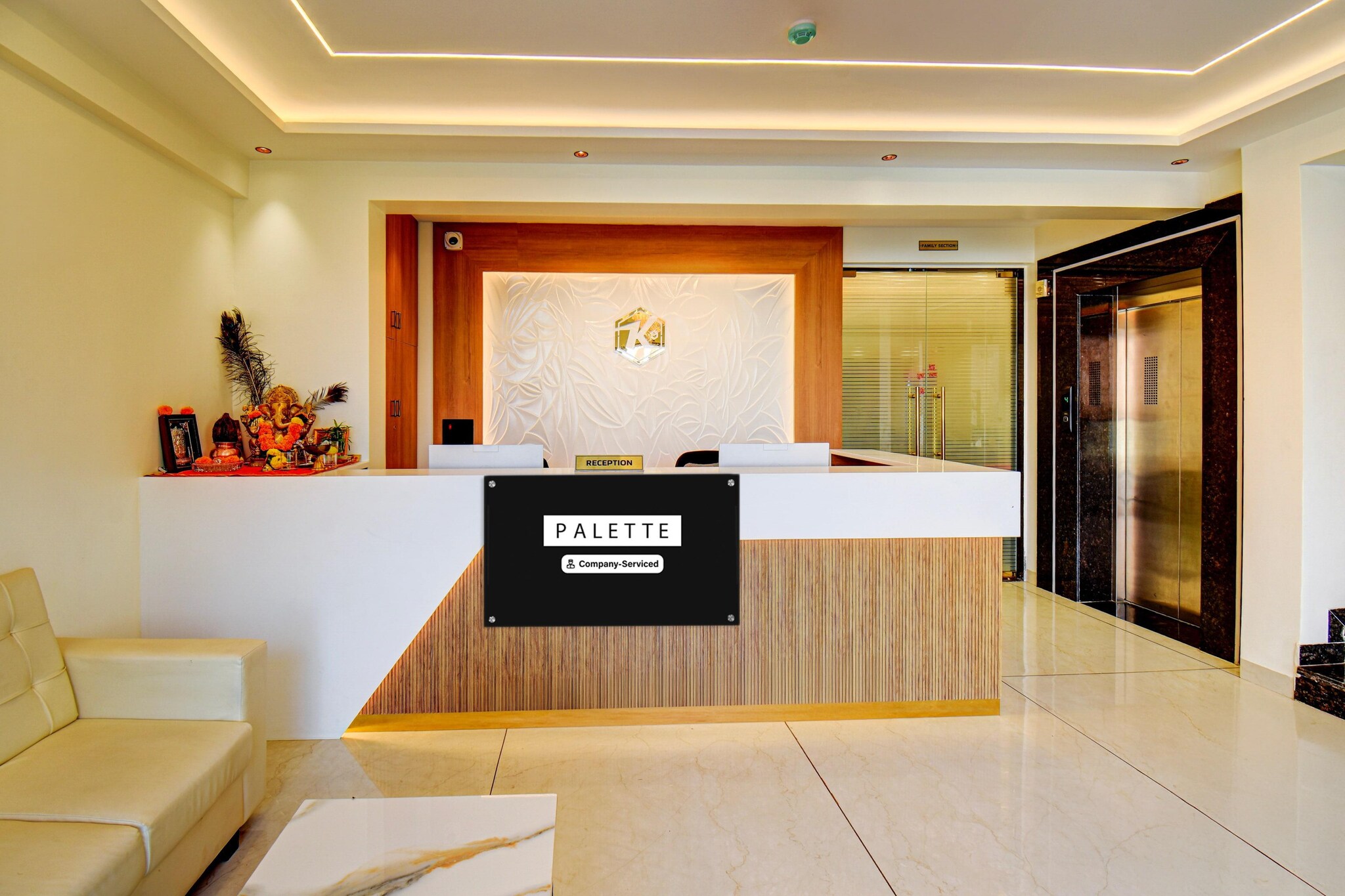 Ground floor: (bedroom(double bed, TV, seating area, electric kettle, air conditioning, telephone, Floor mattress), bathroom(bathtub or shower, shower, washbasin, toilet, Towels incl., shampoo, body soap, hot water), lift)