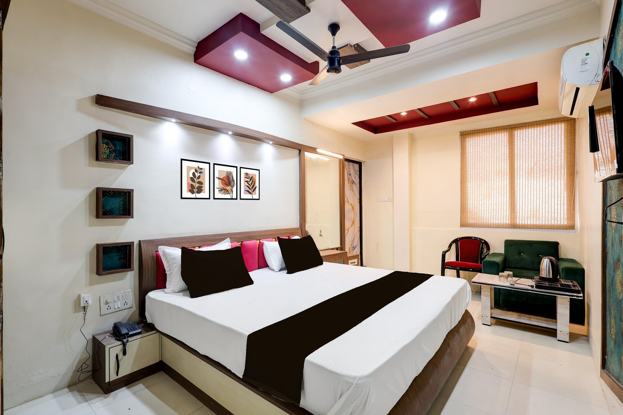 Unmarried couples are warmly welcome at this property.
Guests with local ID proof are warmly welcome.
Complimentary early check-in – Subject to availability.