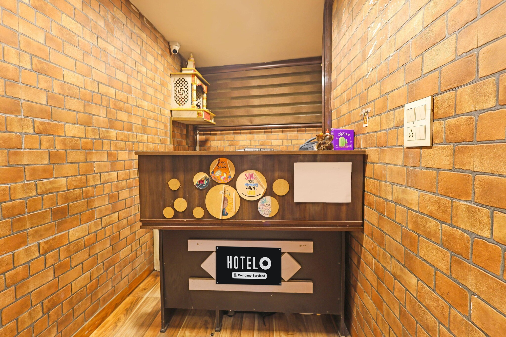 Ground floor: (bedroom(double bed, TV, electric kettle, air conditioning, telephone, Floor mattress), bathroom(seating area, bathtub or shower, shower, washbasin, toilet, Towels incl., shampoo, body soap, hot water), Parking, lift)
