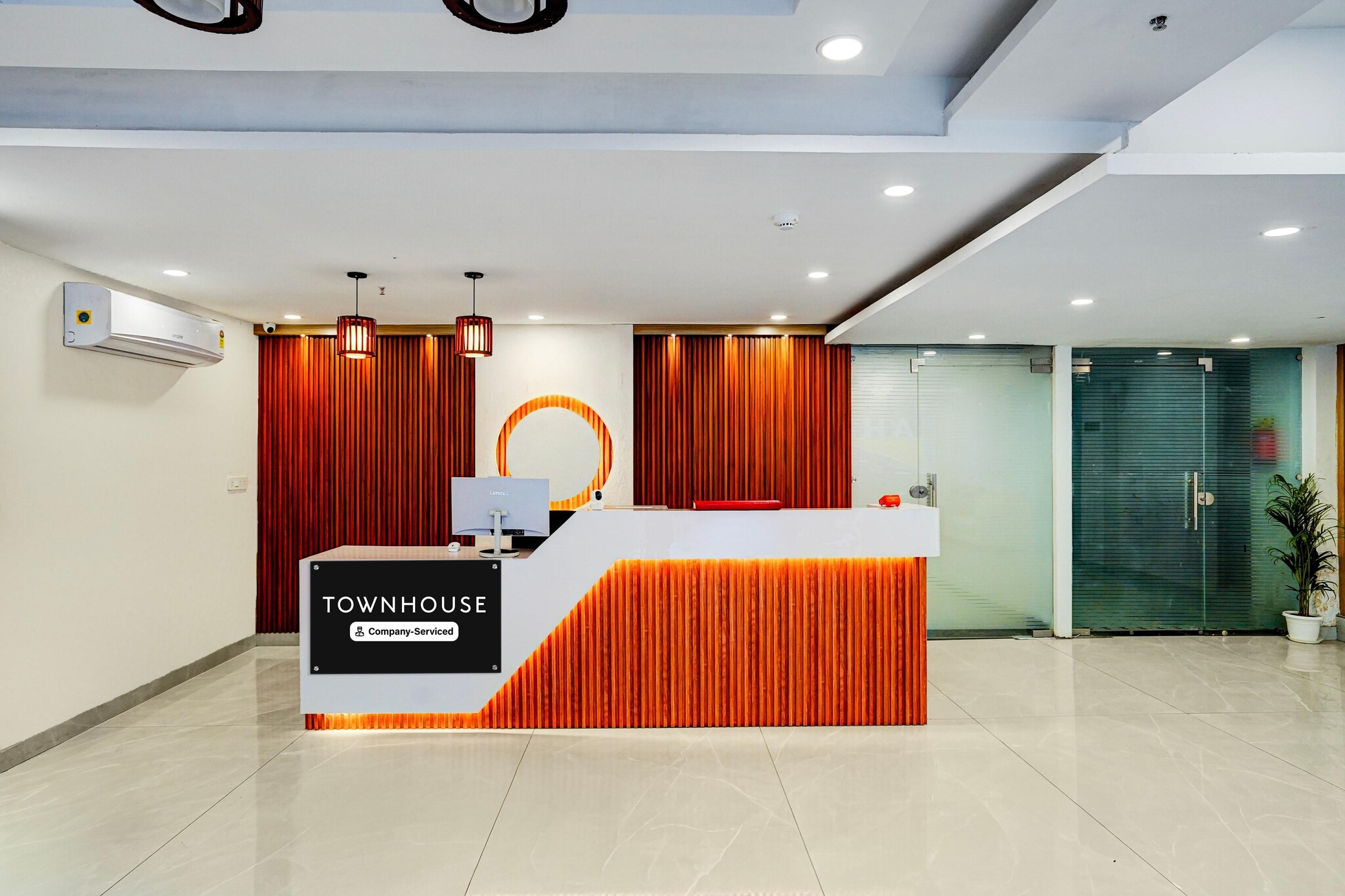 Ground floor: (bedroom(double bed, TV, seating area, balcony, air conditioning, telephone), bathroom(bathtub or shower, shower, washbasin, toilet, Towels incl., shampoo, body soap, hot water))