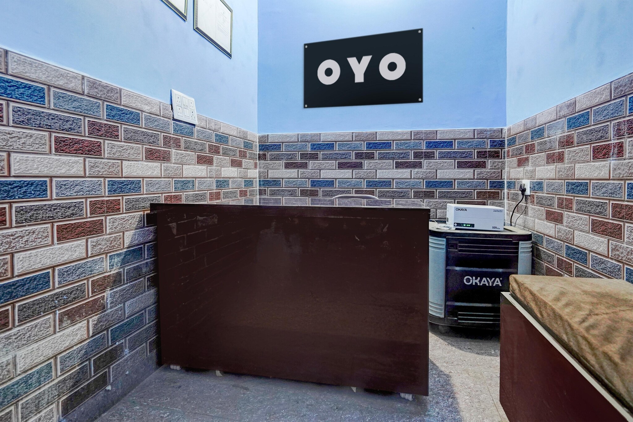 Ground floor: (bedroom(double bed, TV, electric kettle, air conditioning, telephone, Floor mattress), bathroom(seating area, bathtub or shower, shower, washbasin, toilet, Towels incl., shampoo, body soap, hot water), lift)