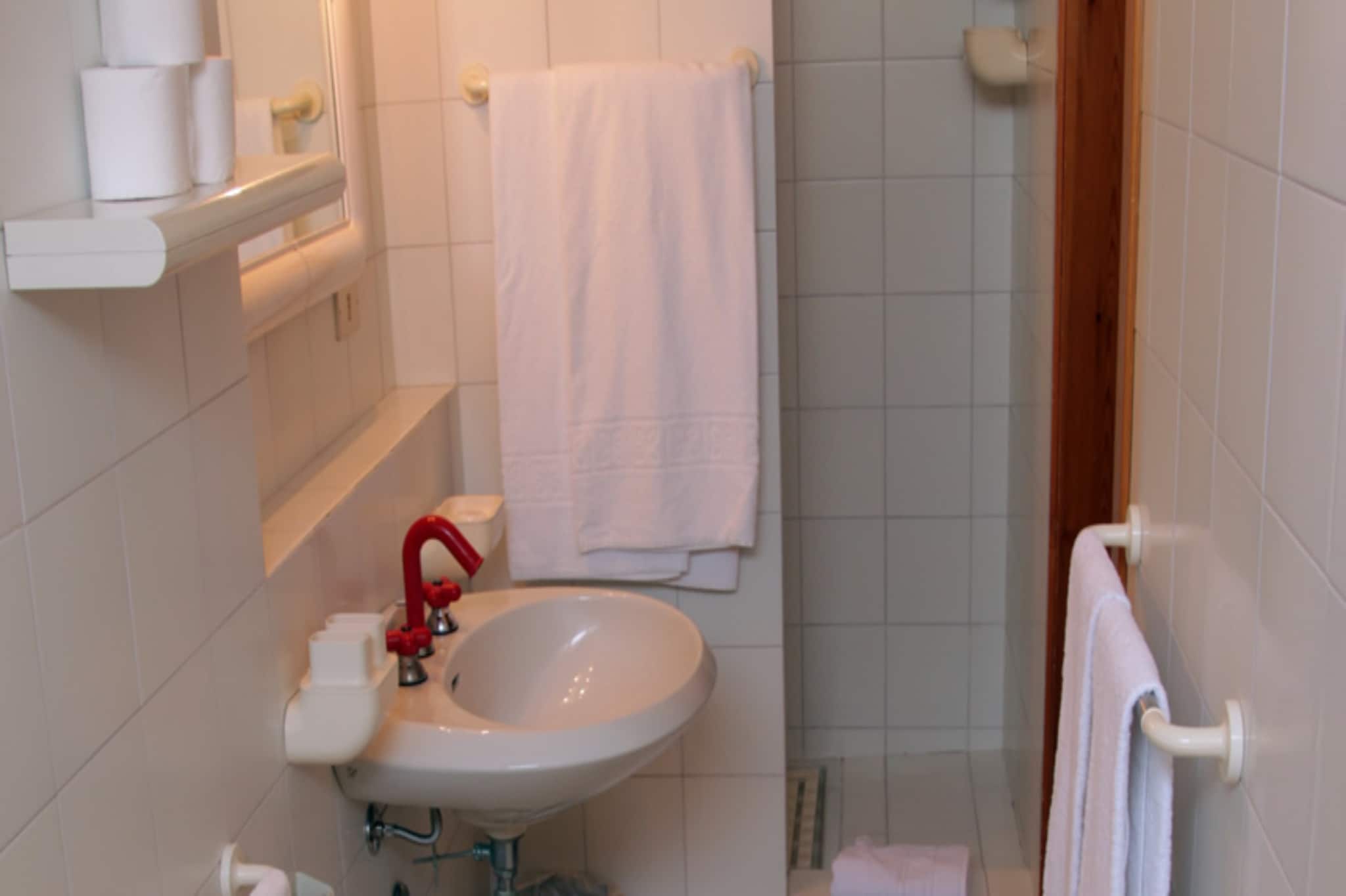 Porto Laconia Residence Appartamento B-Badkamer