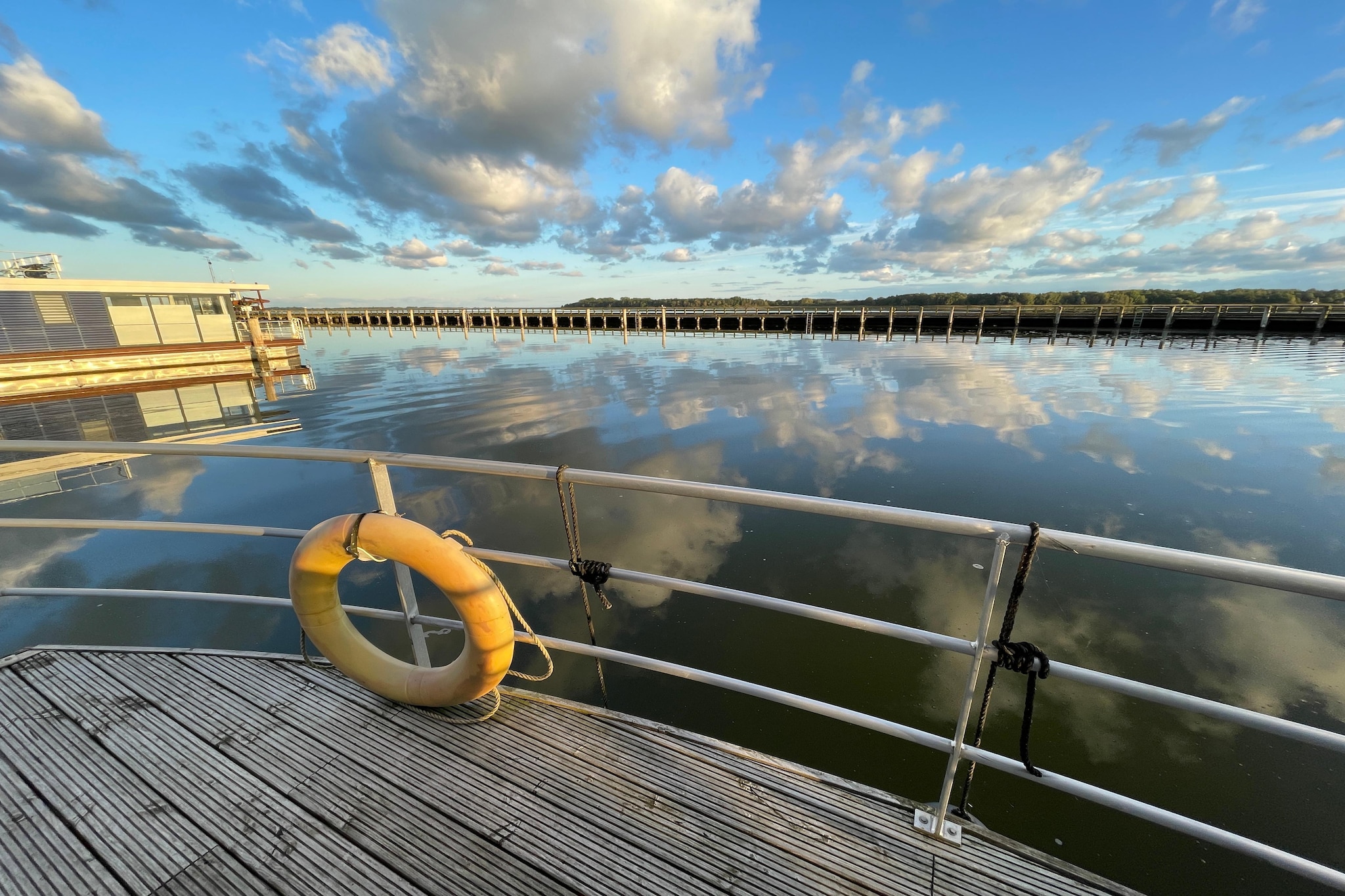Floating House Charlotte-Uitzicht zomer