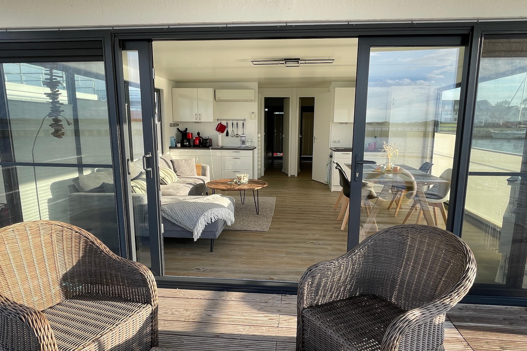 Floating House Charlotte-Woonkamer