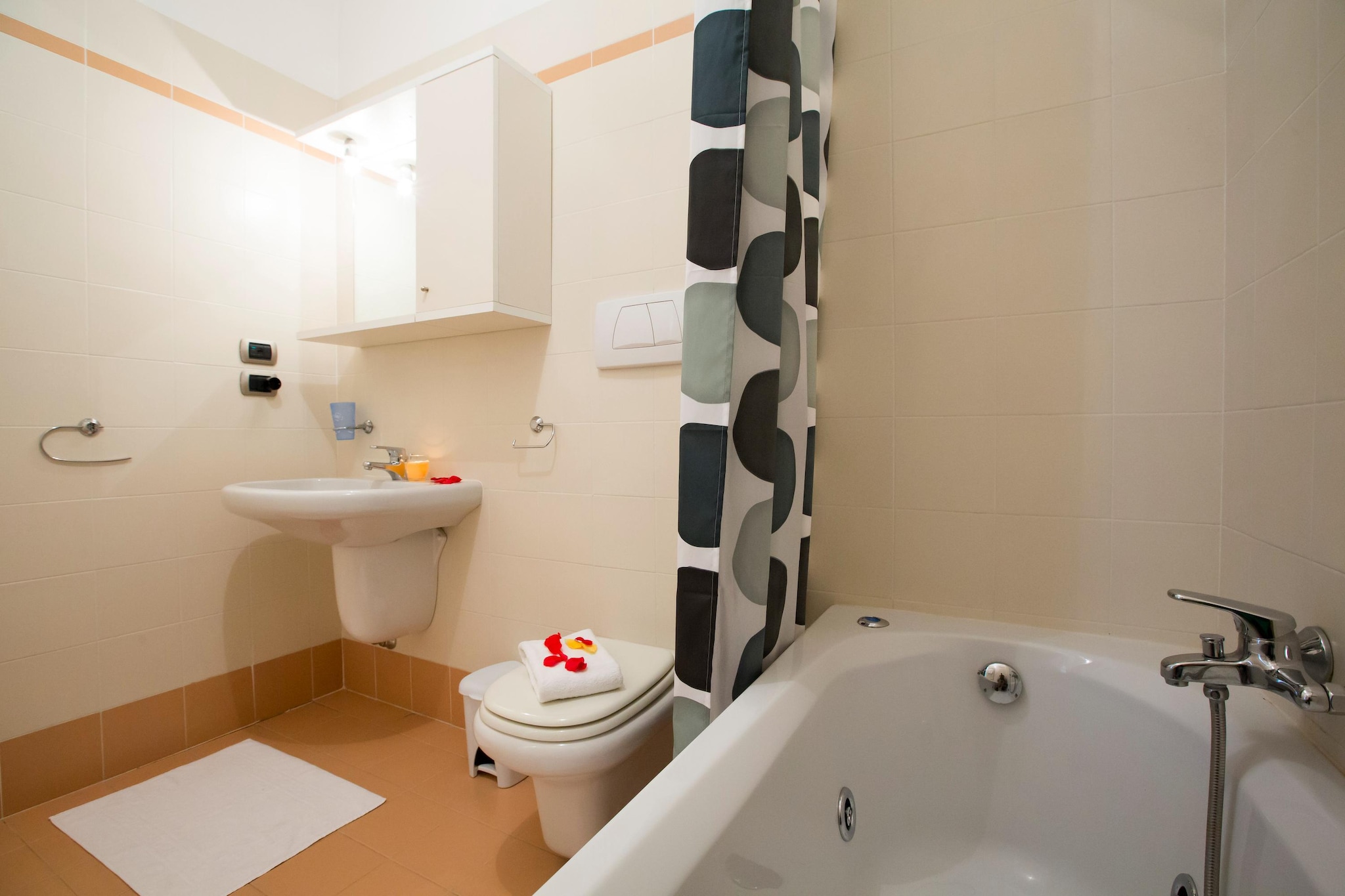 RESIDENCE PORTO LETIZIA - PALACE-1ROOM APT 4 PAX MOUNTAIN VIEW PLUS 8203 - P1MP4-Badkamer