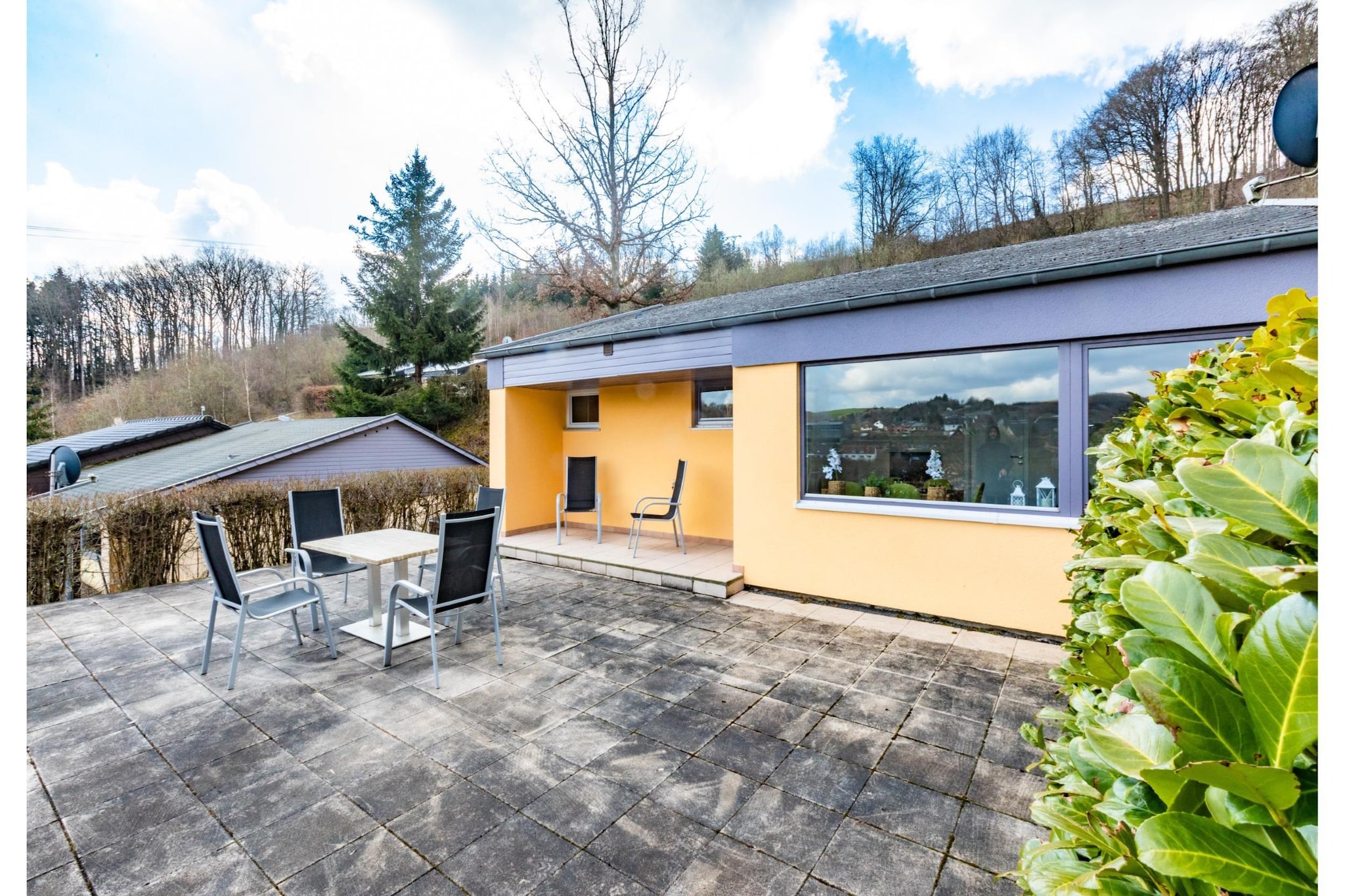 Bungalow Typ Z Campingpark Eifel-Terrasbalkon
