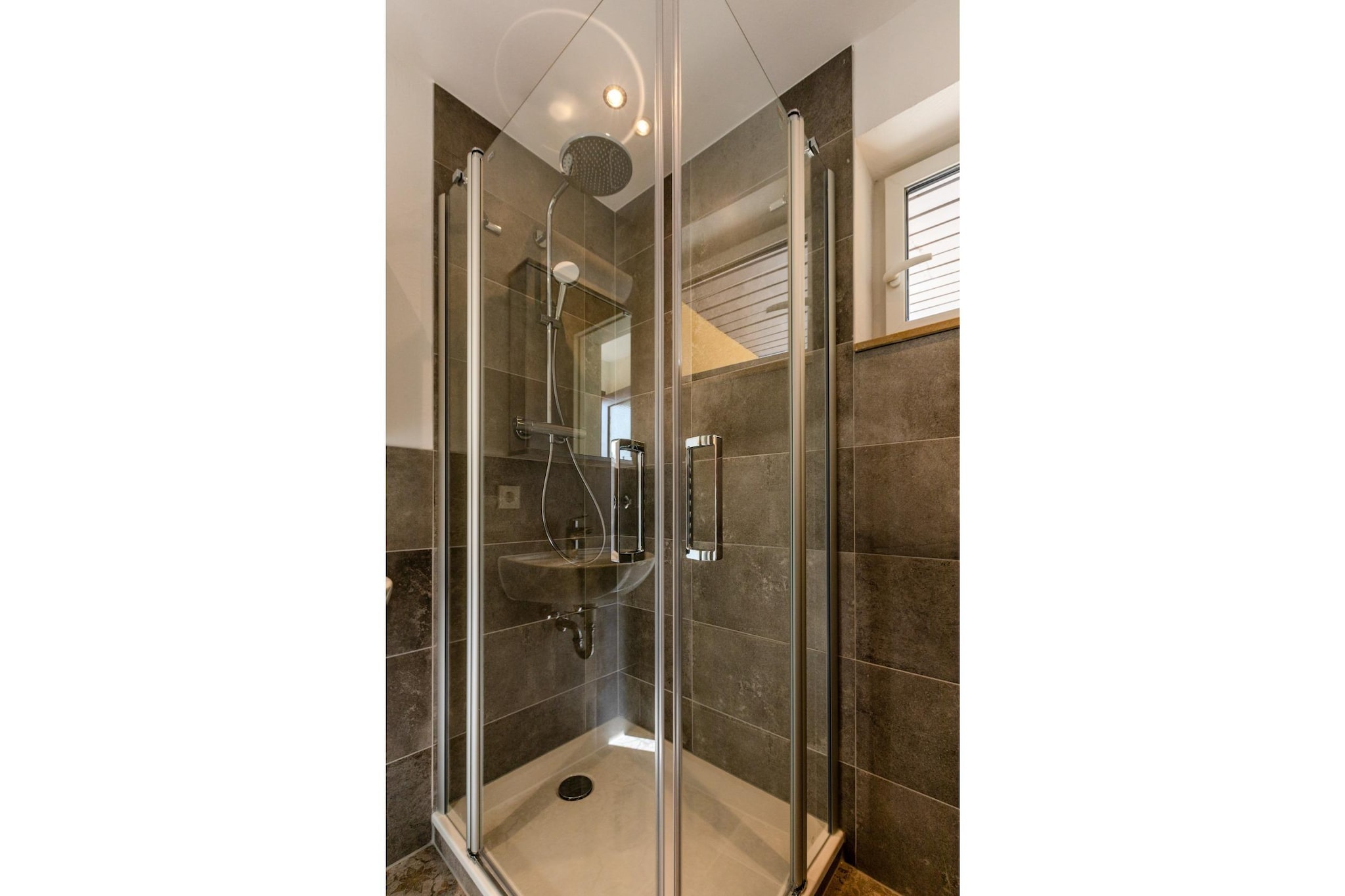 Bungalow Typ Z Campingpark Eifel-Badkamer