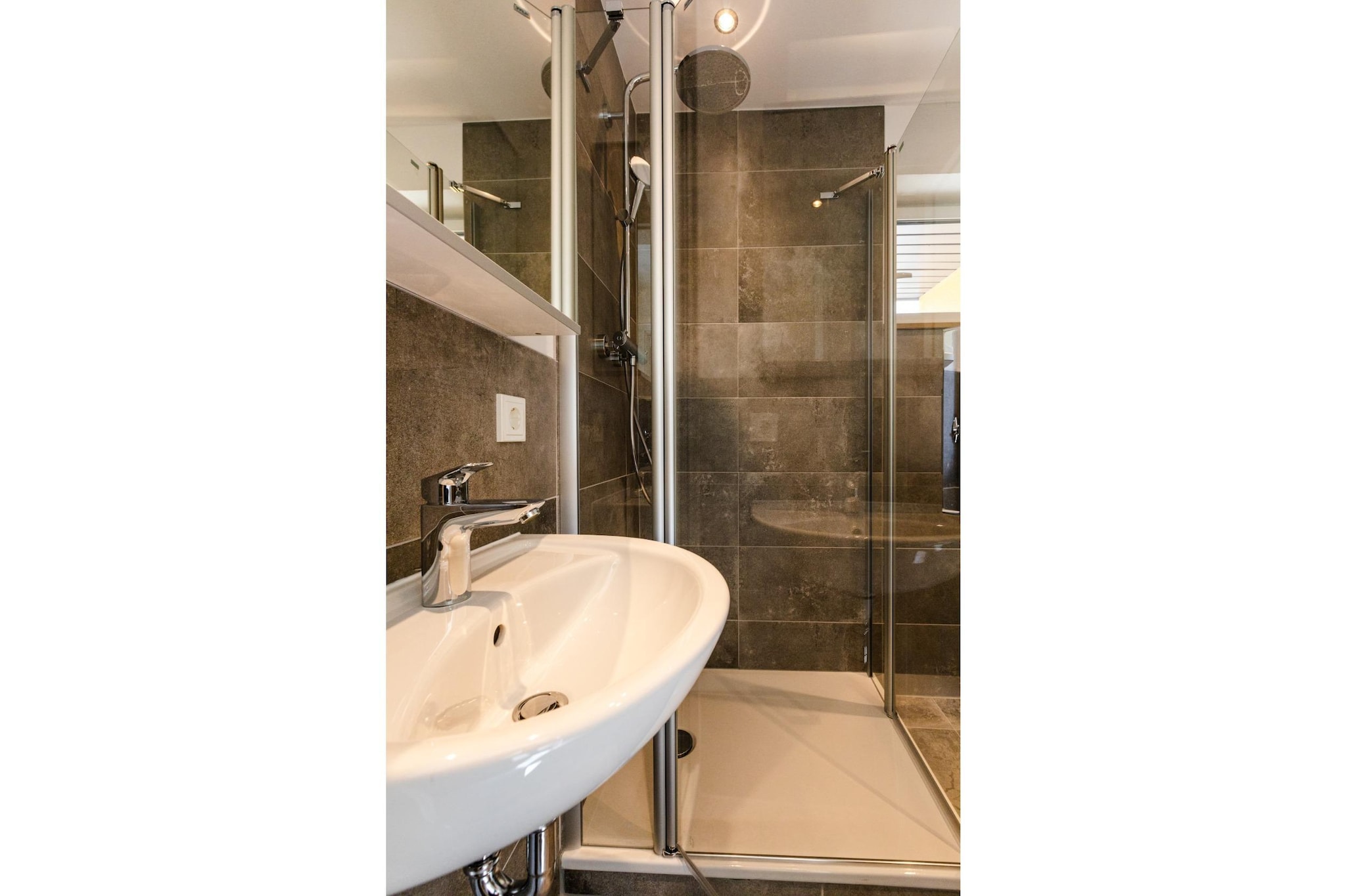 Bungalow Typ Z Campingpark Eifel-Badkamer