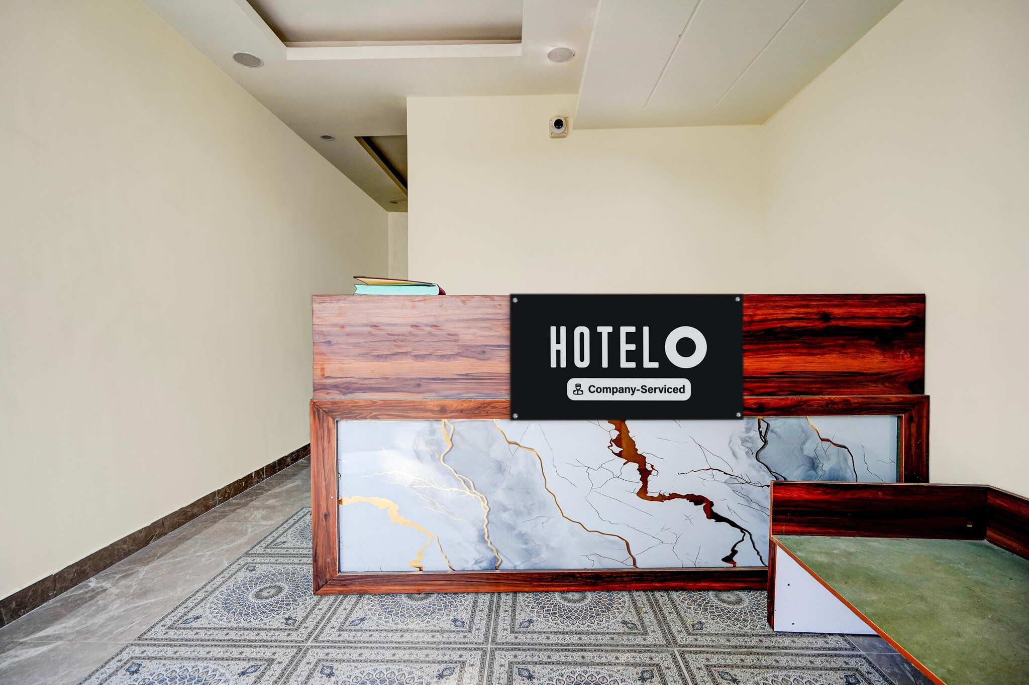 Ground floor: (bedroom(double bed, TV, seating area, electric kettle, air conditioning, telephone, Floor mattress), bathroom(bathtub or shower, shower, washbasin, toilet, Towels incl., shampoo, body soap, hot water))