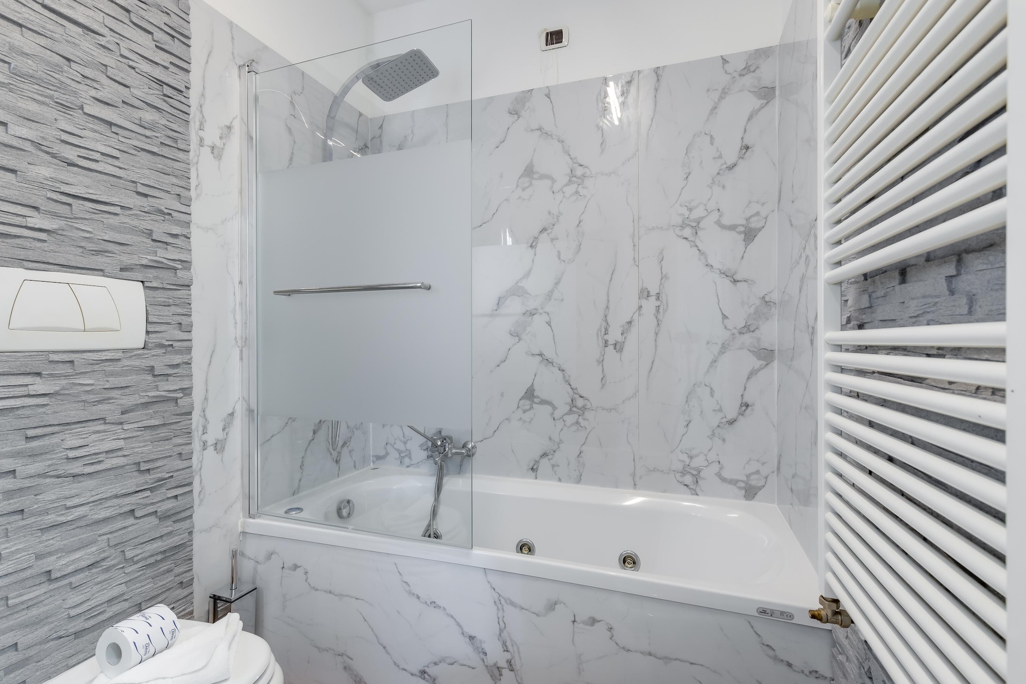 RESIDENCE PORTO LETIZIA - PALACE-1ROOM APT 4 PAX MOUNTAIN VIEW DELUXE8204 - P1MD4-Badkamer