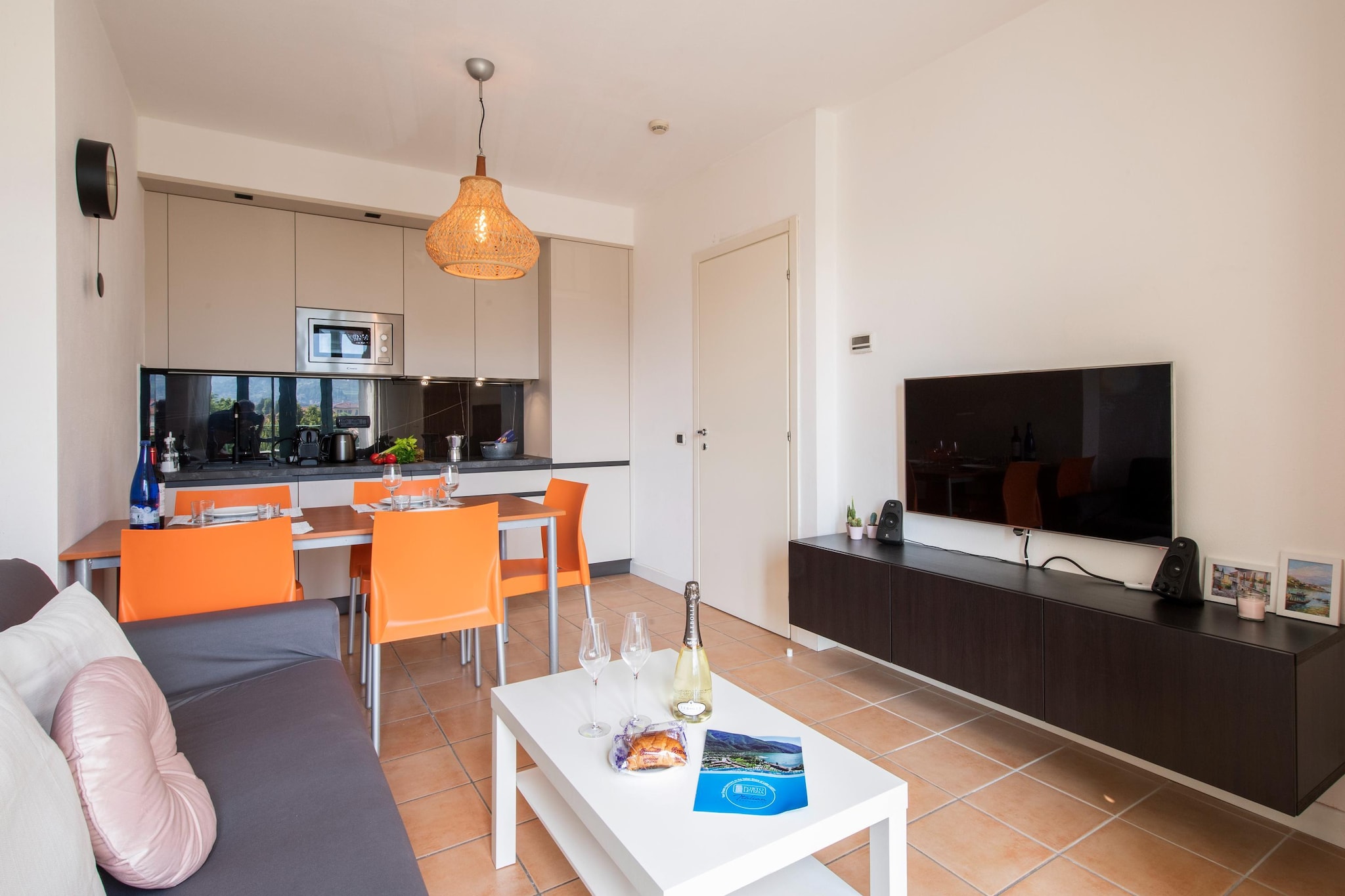 RESIDENCE PORTO LETIZIA - PALACE-1ROOM APT 4 PAX MOUNTAIN VIEW DELUXE8204 - P1MD4-Woonkamer