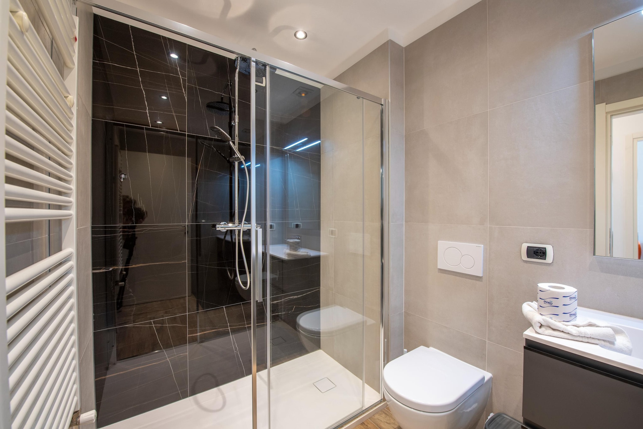 RESIDENCE PORTO LETIZIA - PALACE-1ROOM APT 4 PAX MOUNTAIN VIEW DELUXE8204 - P1MD4-Badkamer