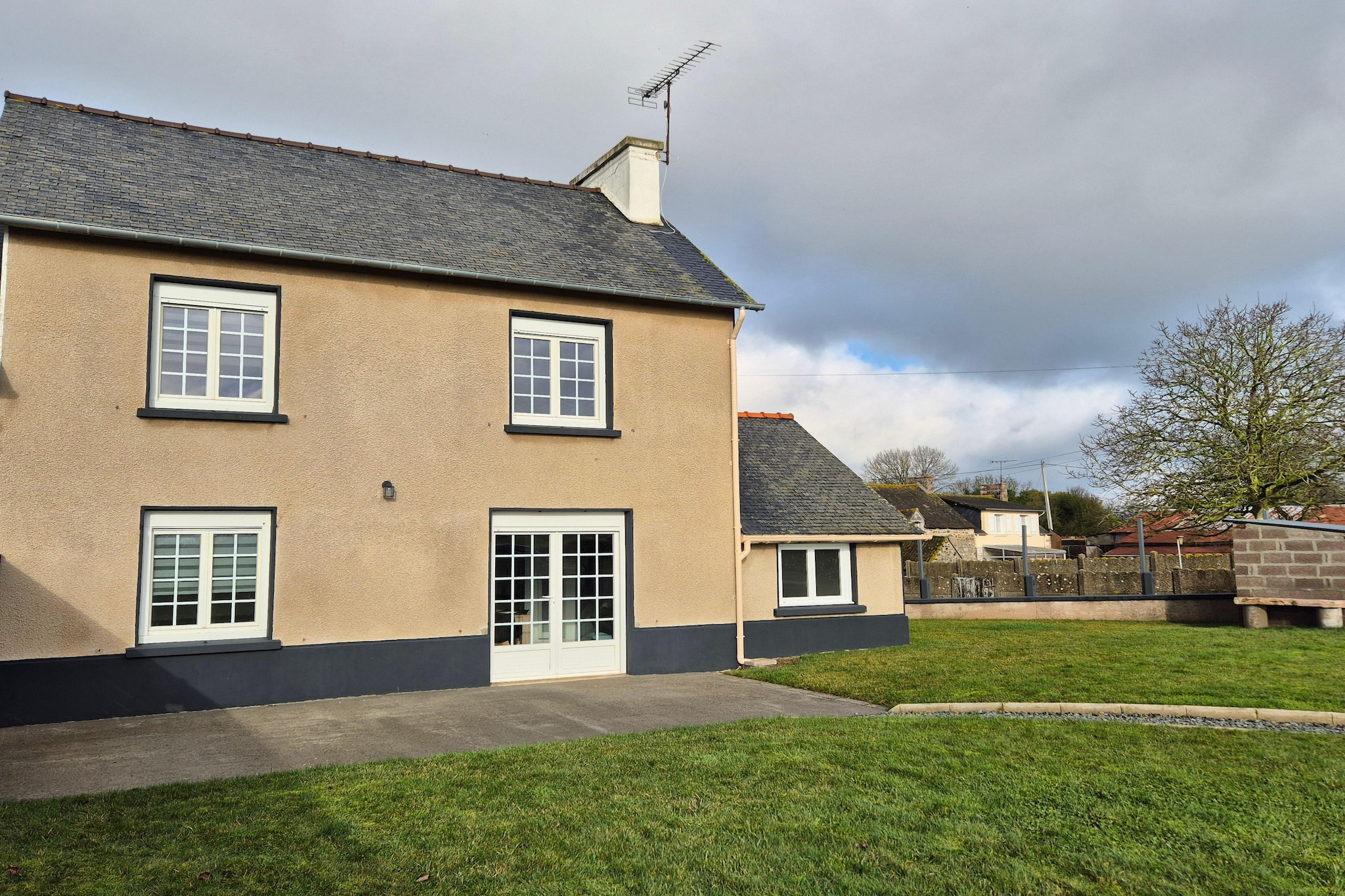 Gîte "Yvonne" à Plurien-Buitenkant zomer