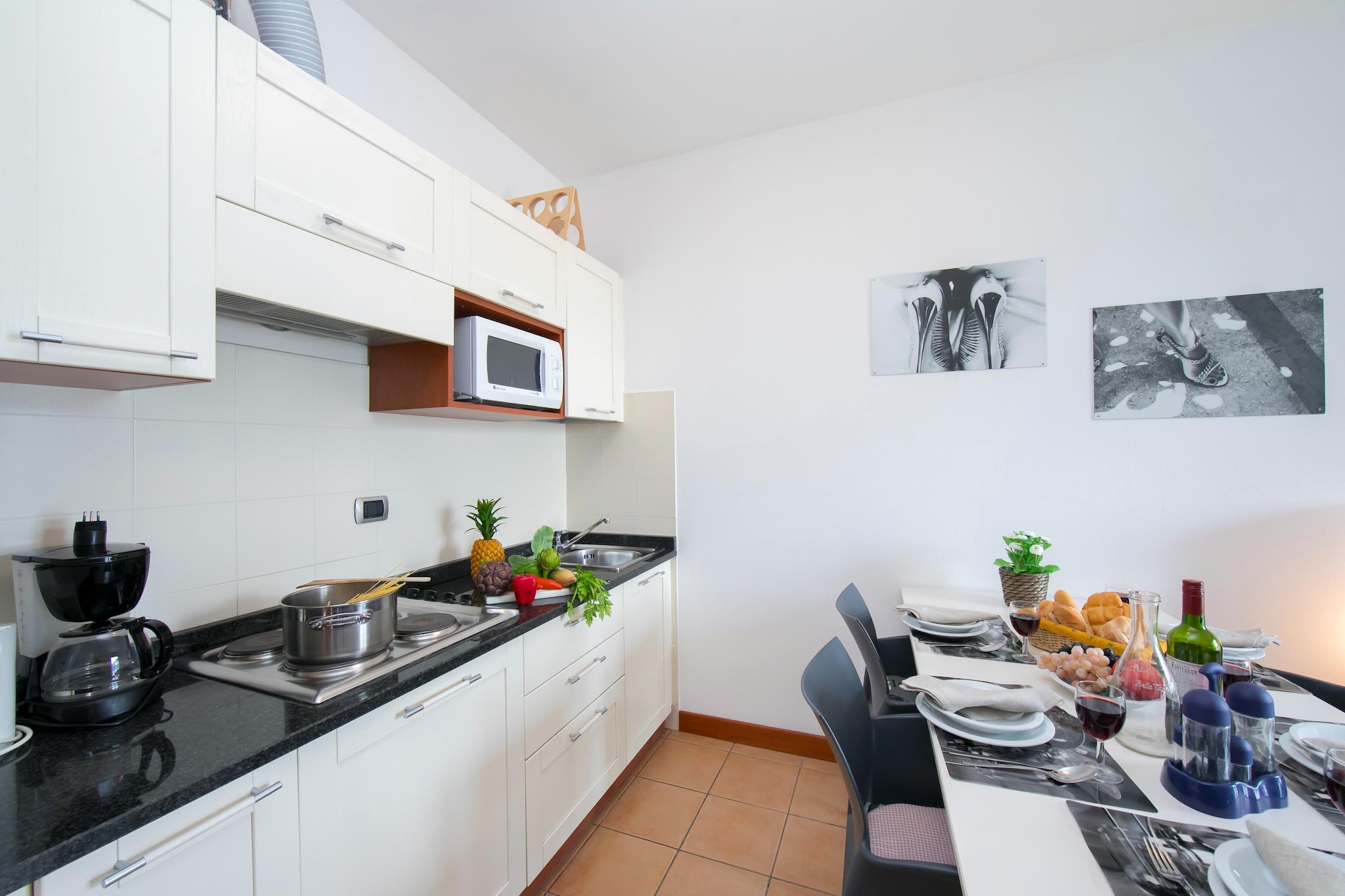 RESIDENCE PORTO LETIZIA - PALACE-1ROOM APT 4 PAX LAKE VIEW PLUS 8205 - P1LP4-Keuken