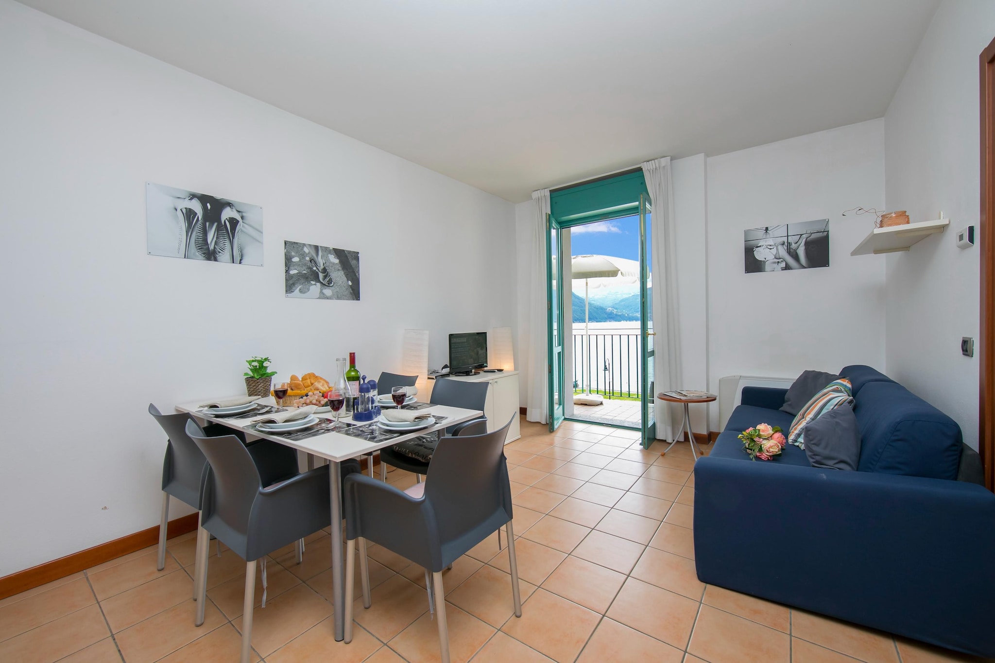RESIDENCE PORTO LETIZIA - PALACE-1ROOM APT 4 PAX LAKE VIEW PLUS 8205 - P1LP4-Woonkamer