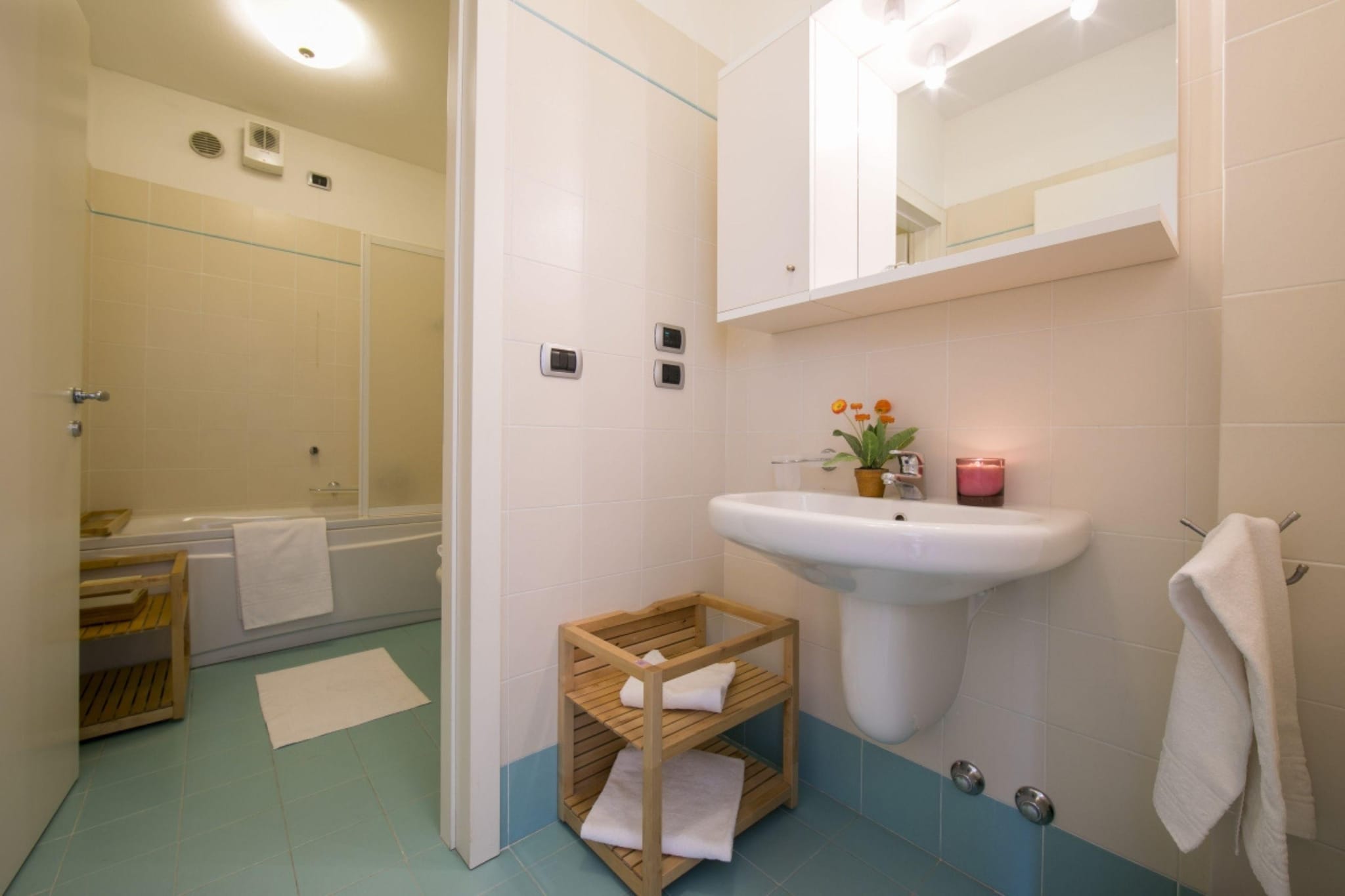 RESIDENCE PORTO LETIZIA - PALACE-1ROOM APT 4 PAX LAKE VIEW PLUS 8205 - P1LP4-Badkamer