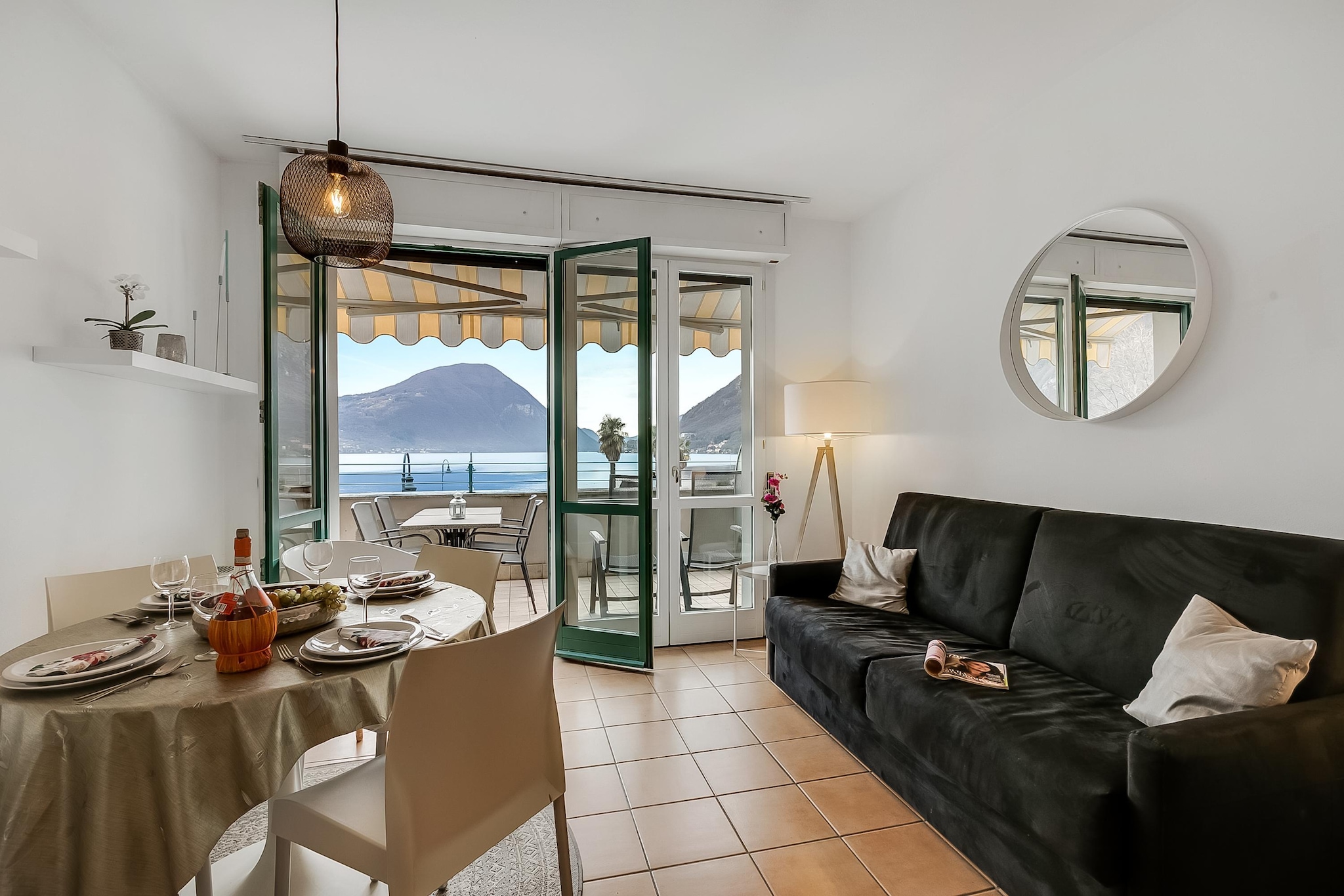 RESIDENCE PORTO LETIZIA - PALACE-1ROOM APT 4 PAX LAKE VIEW DELUXE 8206 - P1LD4-Woonkamer