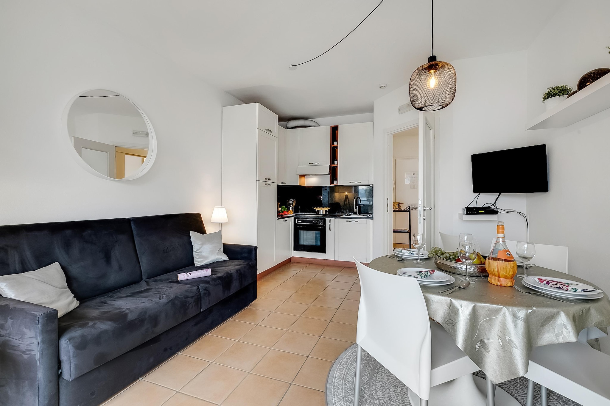 RESIDENCE PORTO LETIZIA - PALACE-1ROOM APT 4 PAX LAKE VIEW DELUXE 8206 - P1LD4-Woonkamer