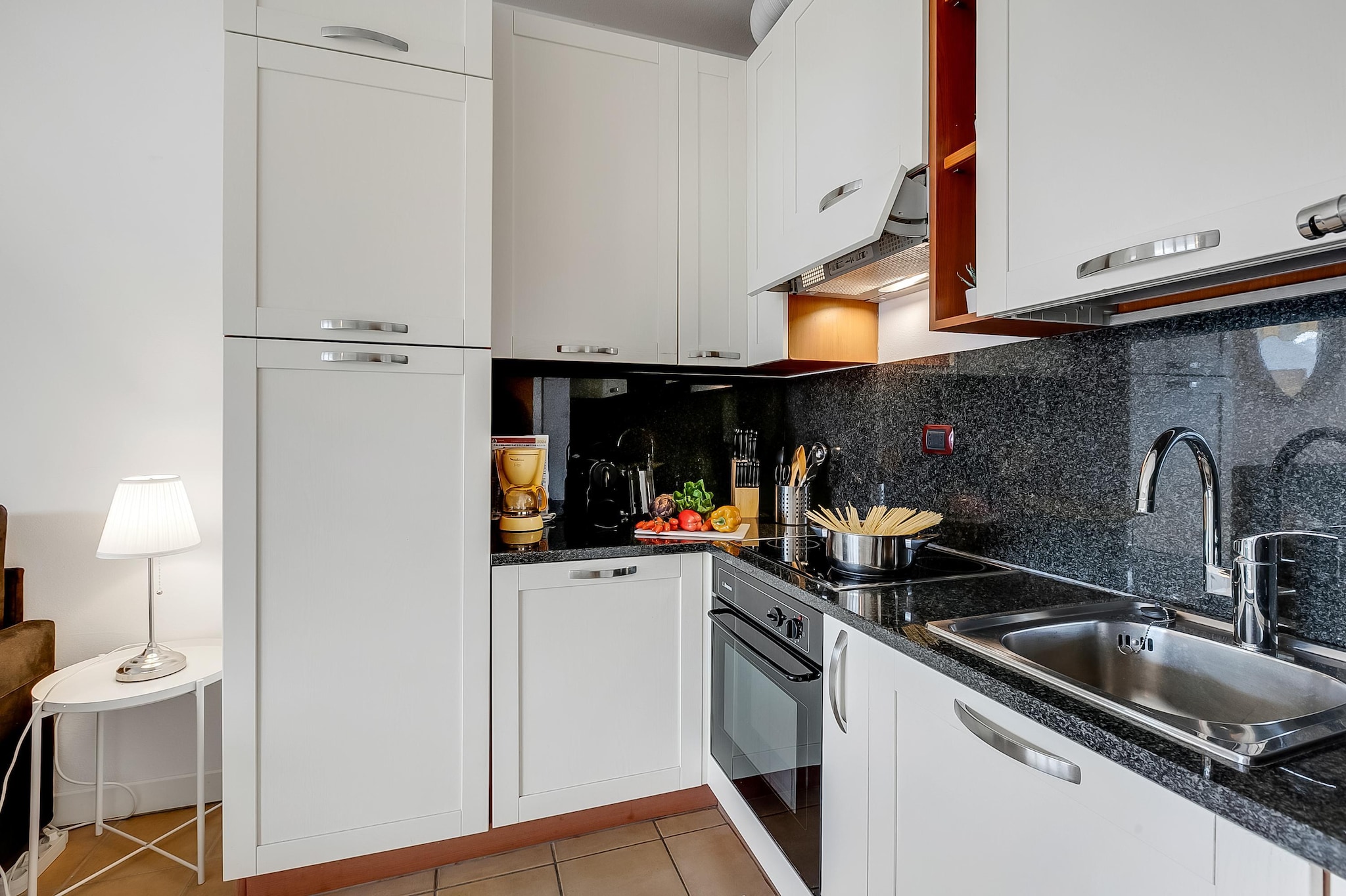 RESIDENCE PORTO LETIZIA - PALACE-1ROOM APT 4 PAX LAKE VIEW DELUXE 8206 - P1LD4-Keuken