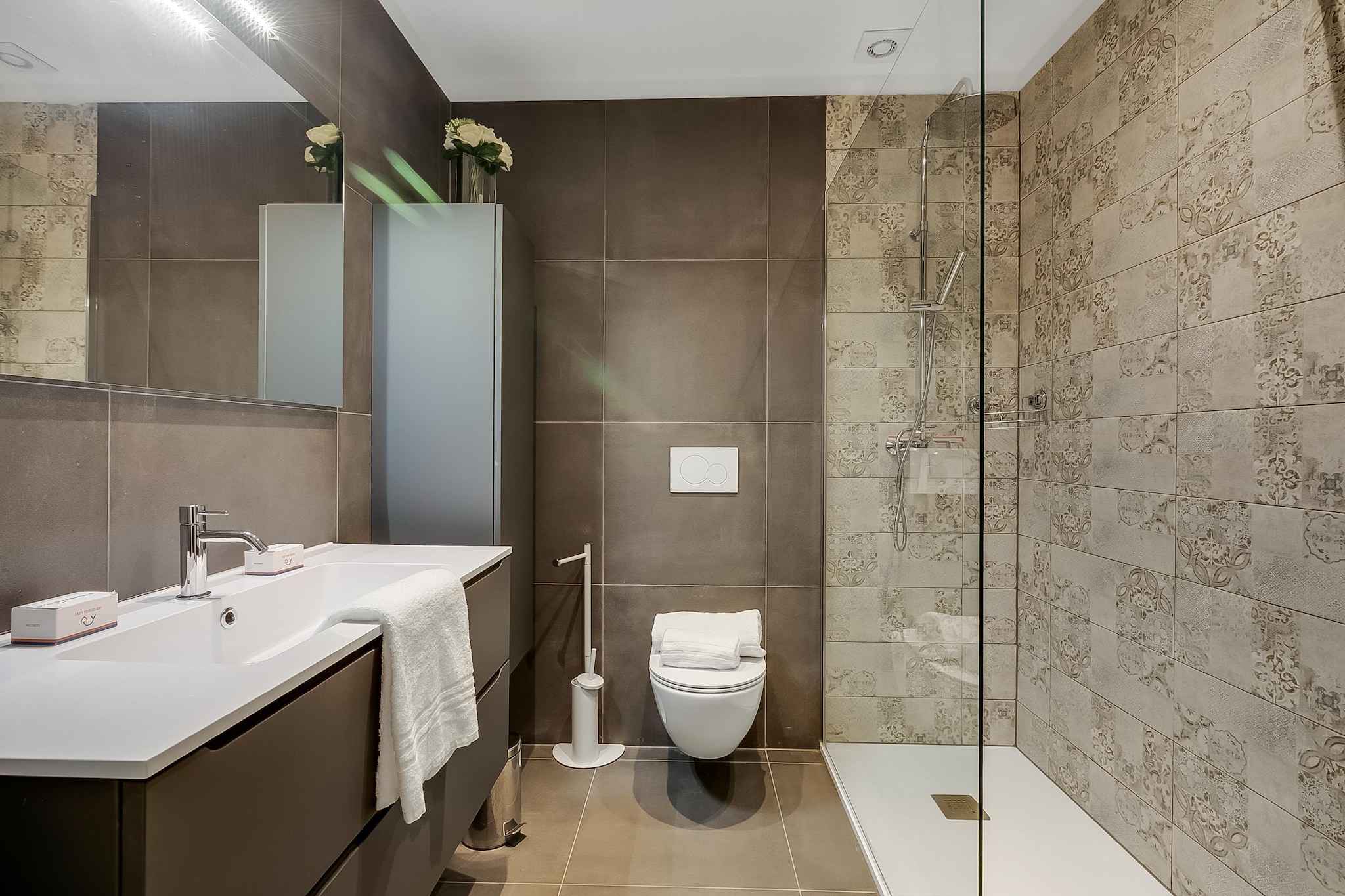 RESIDENCE PORTO LETIZIA - PALACE-1ROOM APT 4 PAX LAKE VIEW DELUXE 8206 - P1LD4-Badkamer