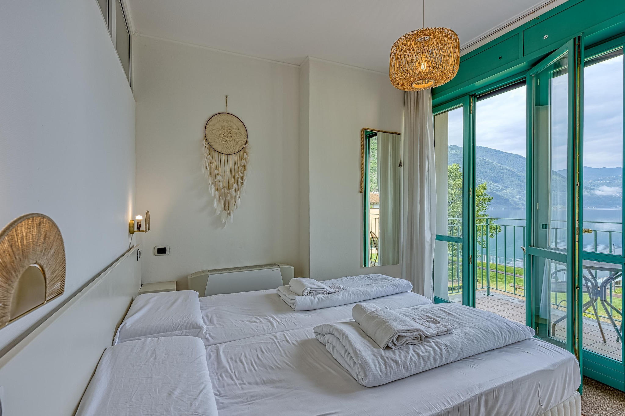 RESIDENCE PORTO LETIZIA - PALACE-1ROOM APT 4 PAX LAKE VIEW DELUXE 8206 - P1LD4-Slaapkamer