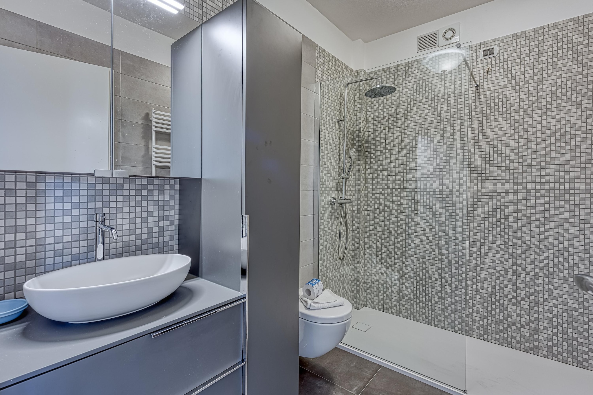 RESIDENCE PORTO LETIZIA - PALACE-1ROOM APT 4 PAX LAKE VIEW DELUXE 8206 - P1LD4-Badkamer