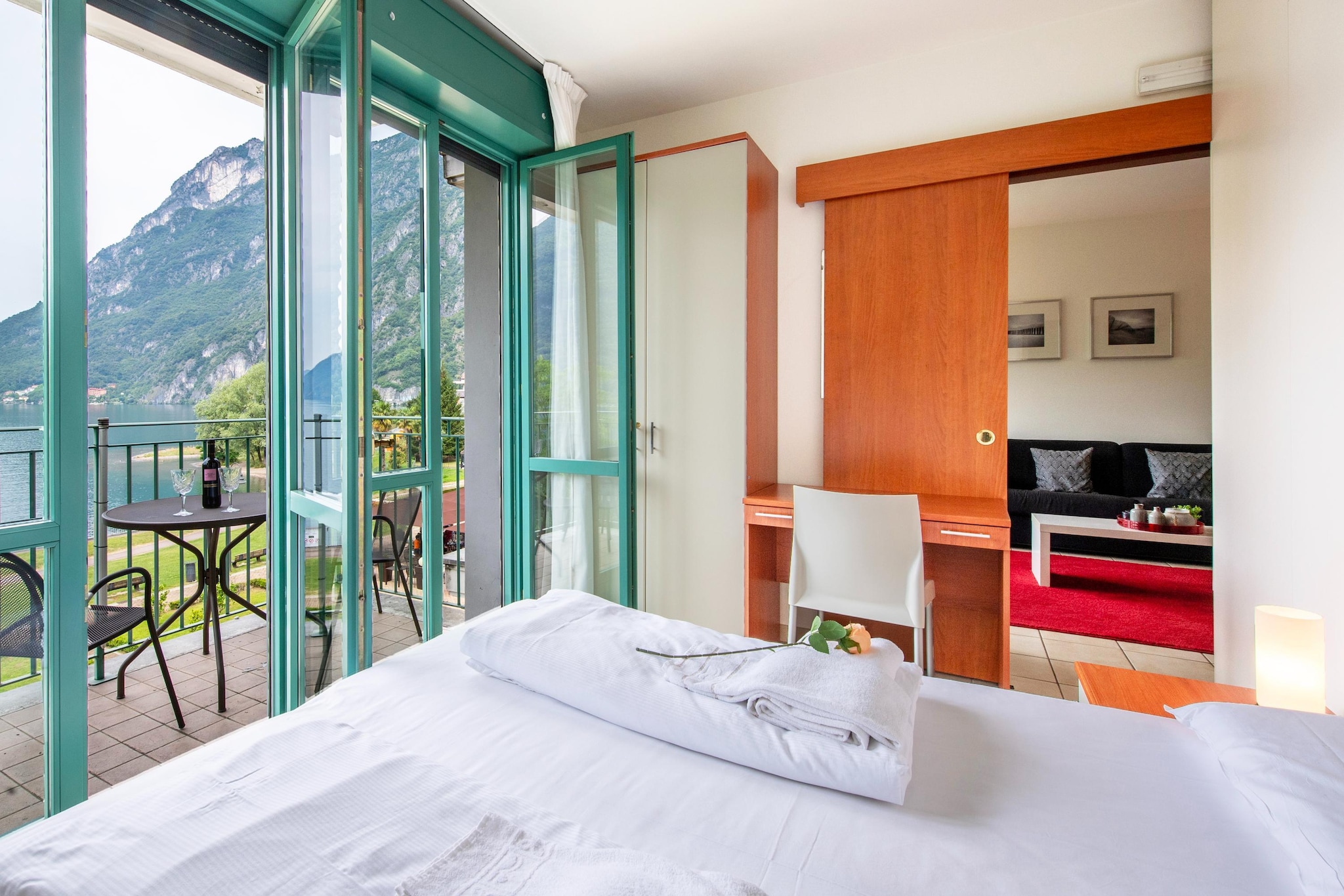 RESIDENCE PORTO LETIZIA - PALACE-1ROOM APT 4 PAX LAKE VIEW DELUXE 8206 - P1LD4-Slaapkamer