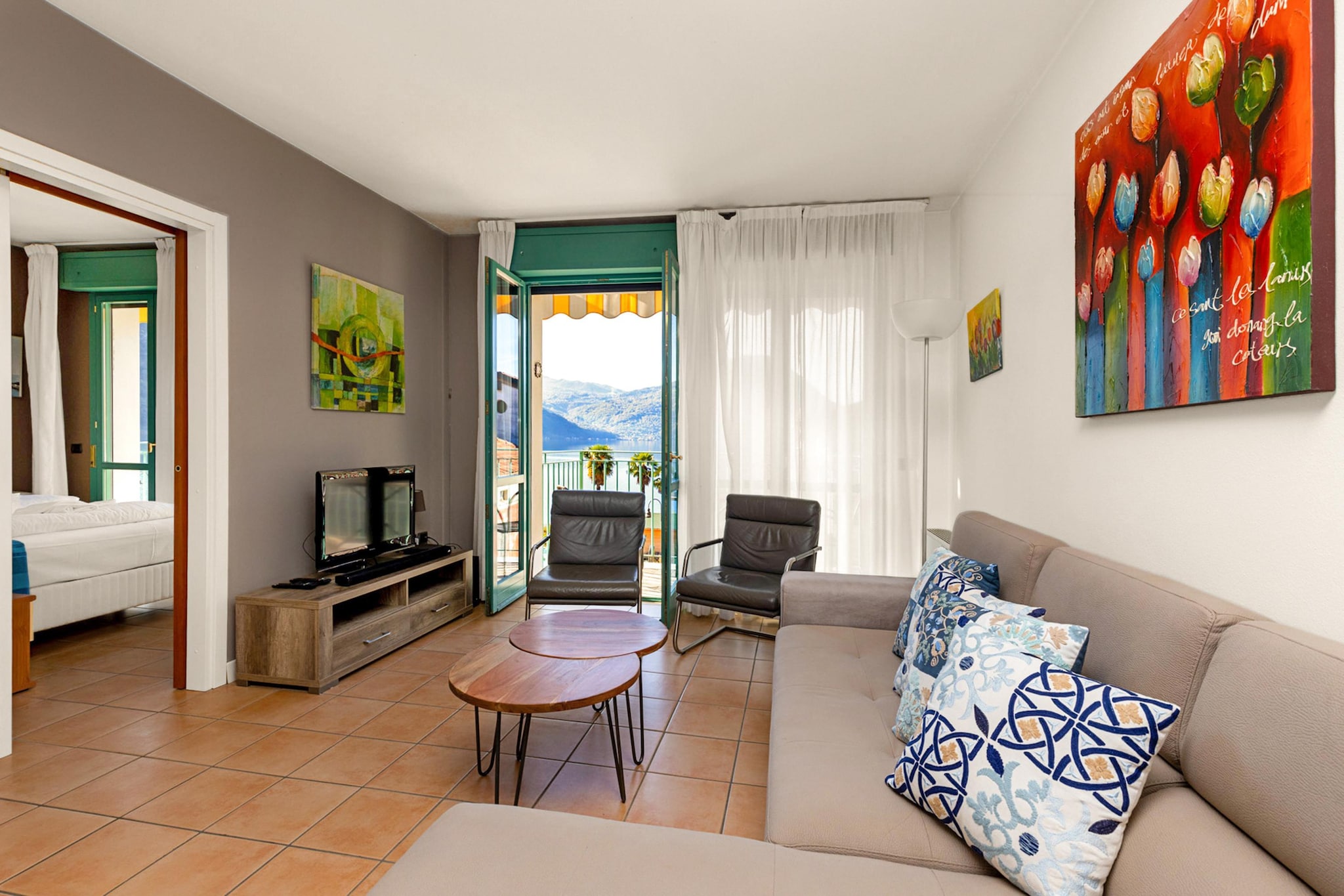 RESIDENCE PORTO LETIZIA - PALACE-1ROOM APT 4 PAX LAKE VIEW DELUXE 8206 - P1LD4-Woonkamer