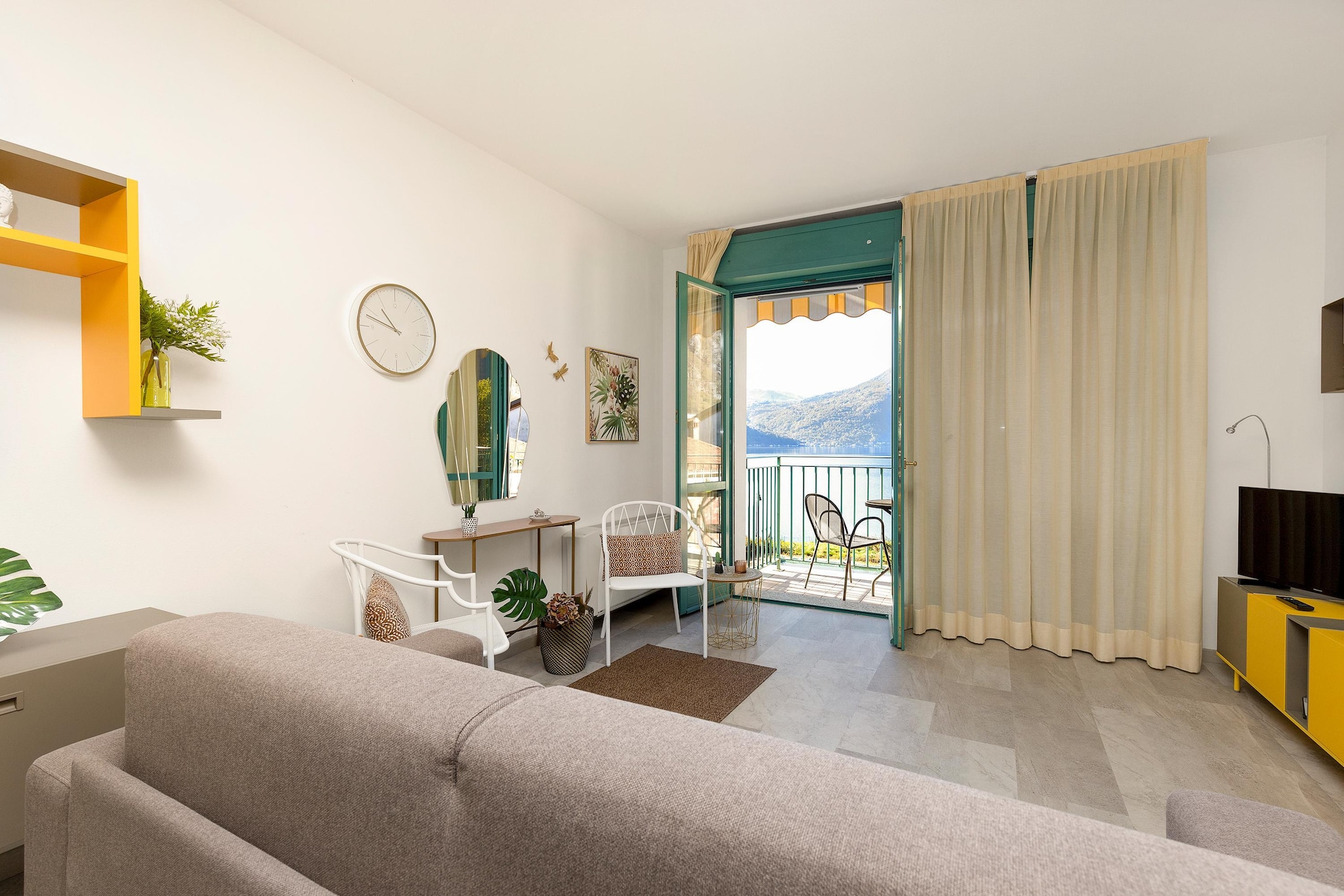 RESIDENCE PORTO LETIZIA - PALACE-1ROOM APT 4 PAX LAKE VIEW DELUXE 8206 - P1LD4-Woonkamer
