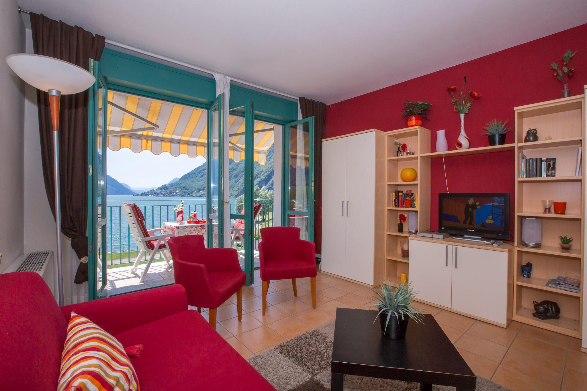 RESIDENCE PORTO LETIZIA - PALACE-1ROOM APT 4 PAX LAKE VIEW DELUXE 8206 - P1LD4-Woonkamer