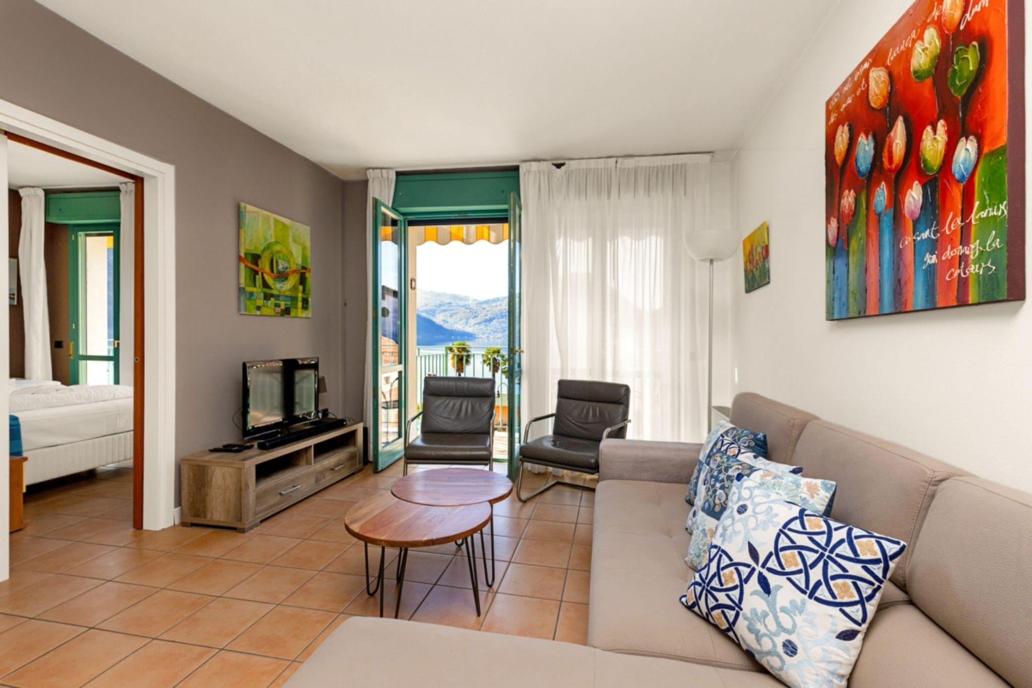 RESIDENCE PORTO LETIZIA - PALACE-1ROOM APT 4 PAX LAKE VIEW DELUXE 8206 - P1LD4-Woonkamer